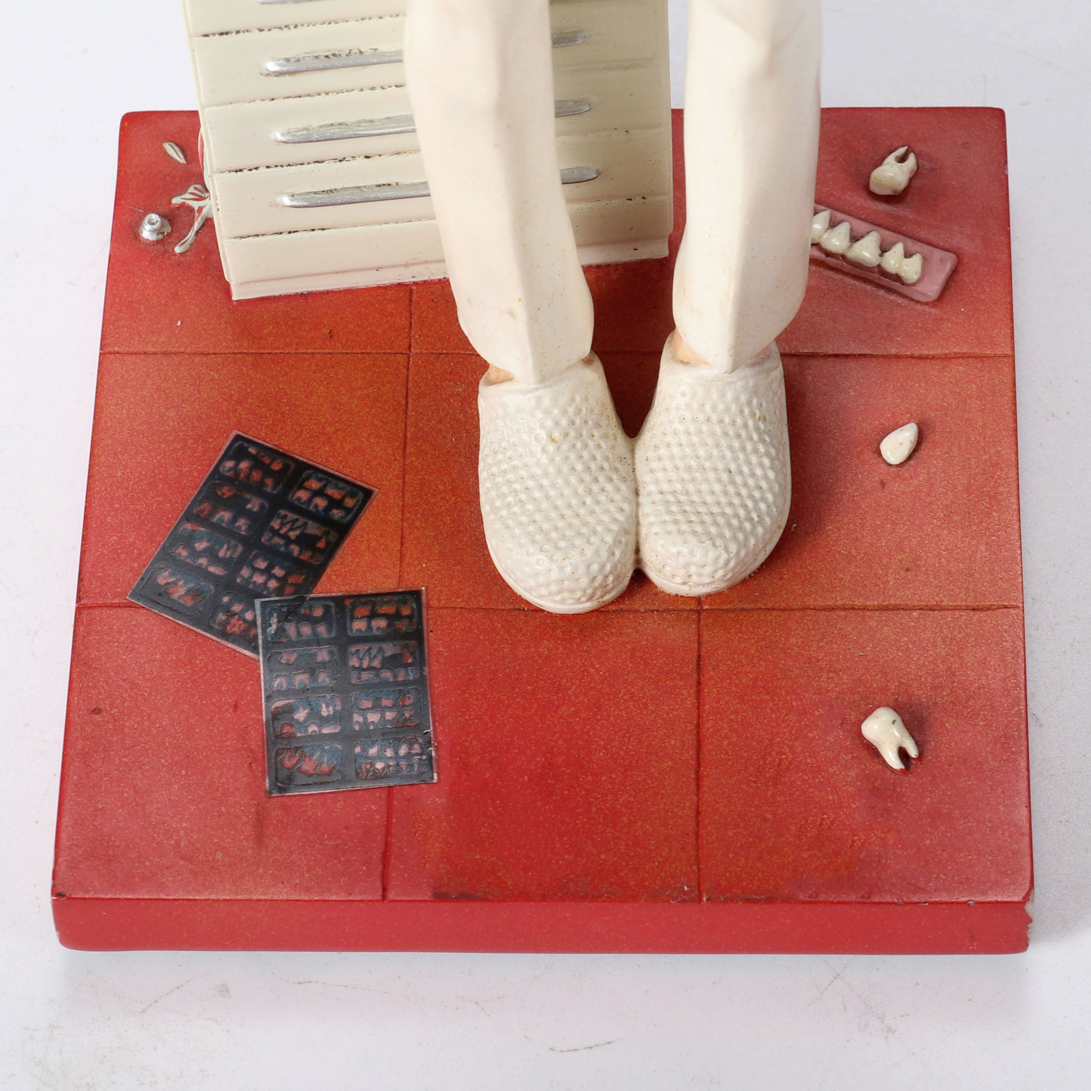 Lady Dentist – 50% Scale