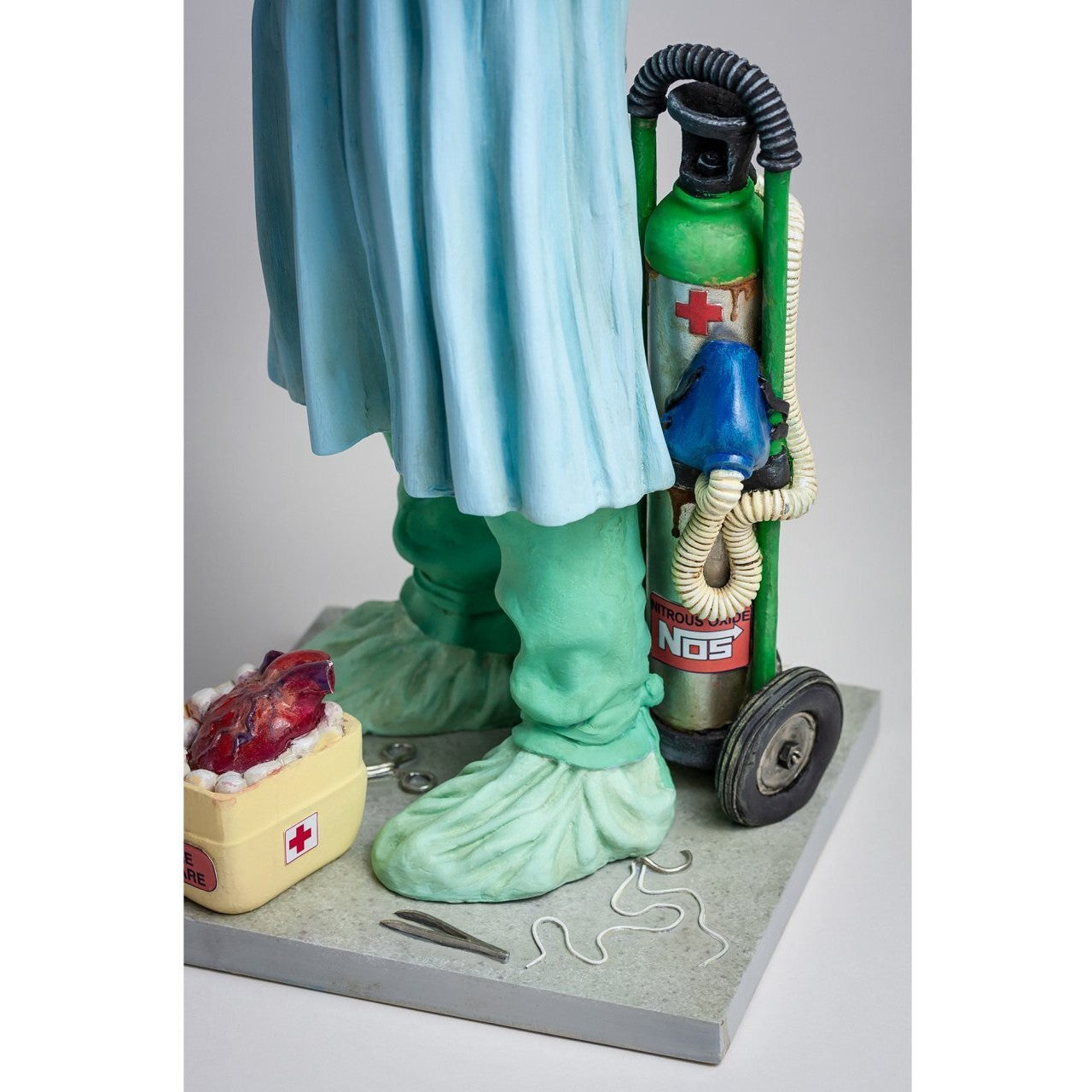 FO84015 Guilermo Forchino The Surgeon Figurine, Original