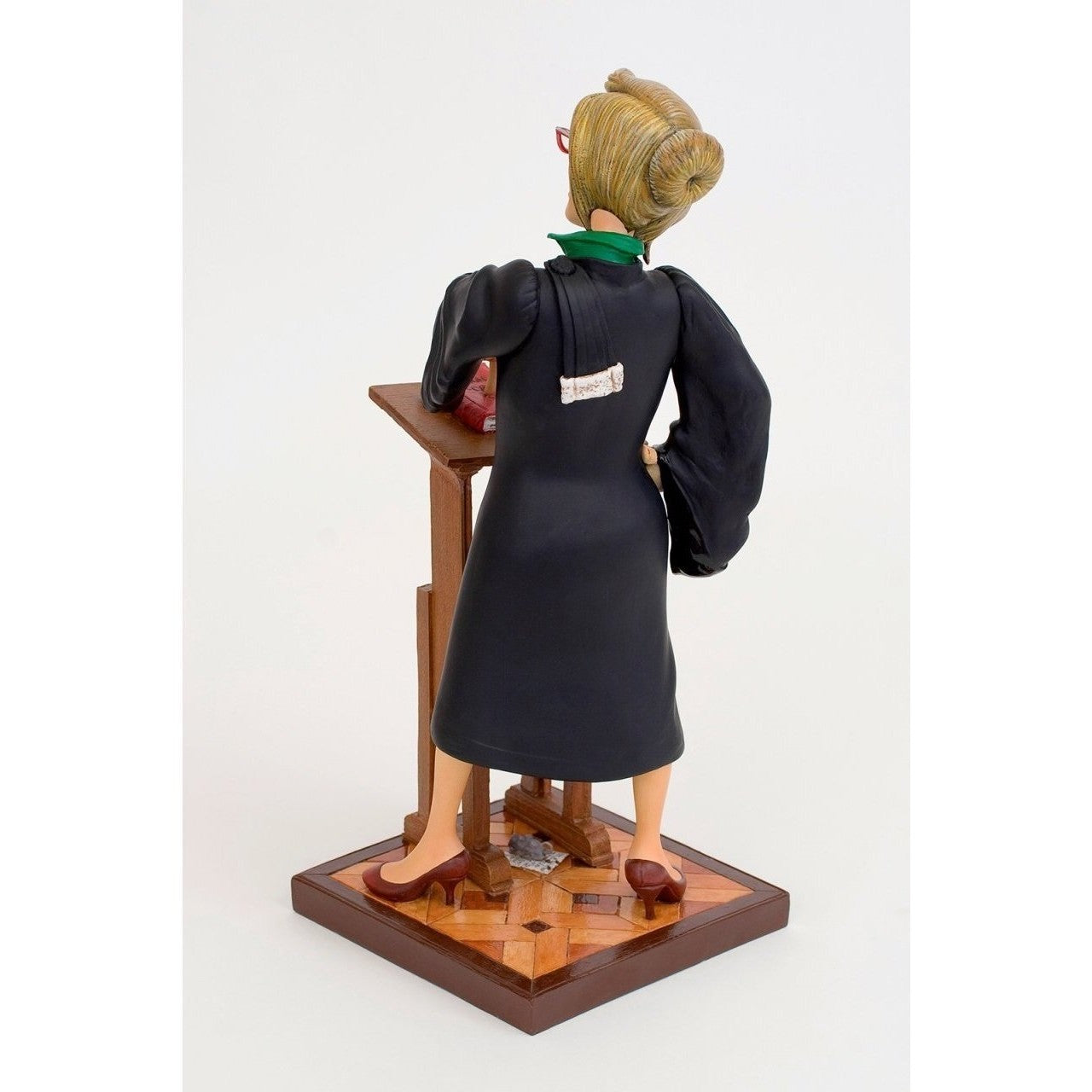 FO85514 Guilermo Forchino Large Lady Lawyer Figurine. Original