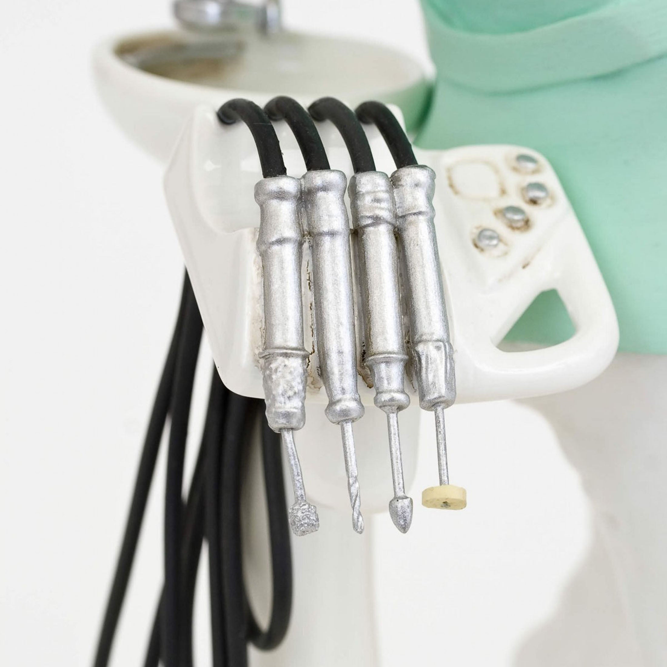 The Dentist – 100% Scale
