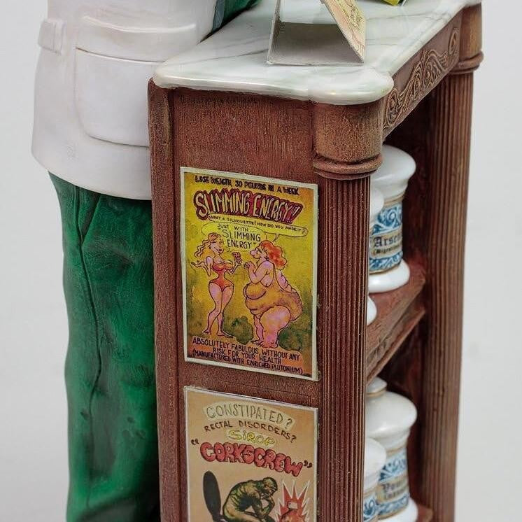 FO85521 Guillermo Forchino The Pharmacist | Curios & Collectibles