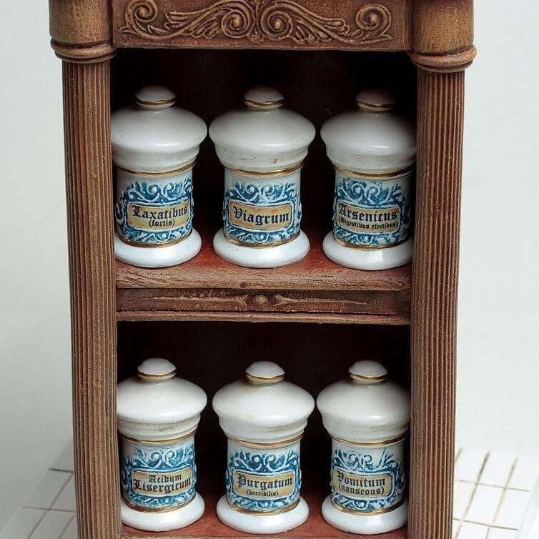 FO85521 Guillermo Forchino The Pharmacist | Curios & Collectibles