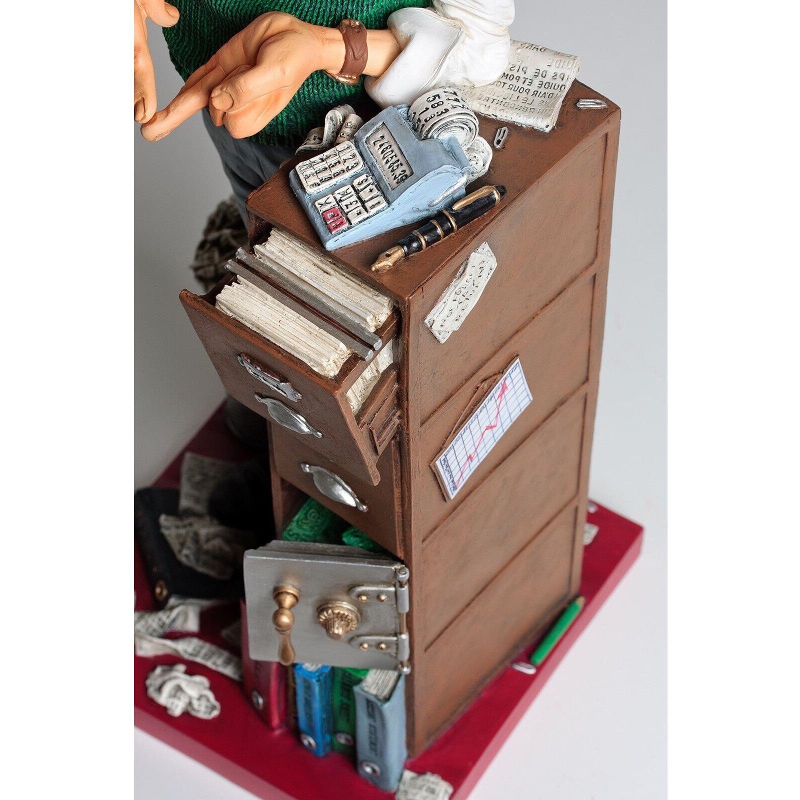 FO85536 Guillermo Forchino The Accountant | Curios & Collectibles
