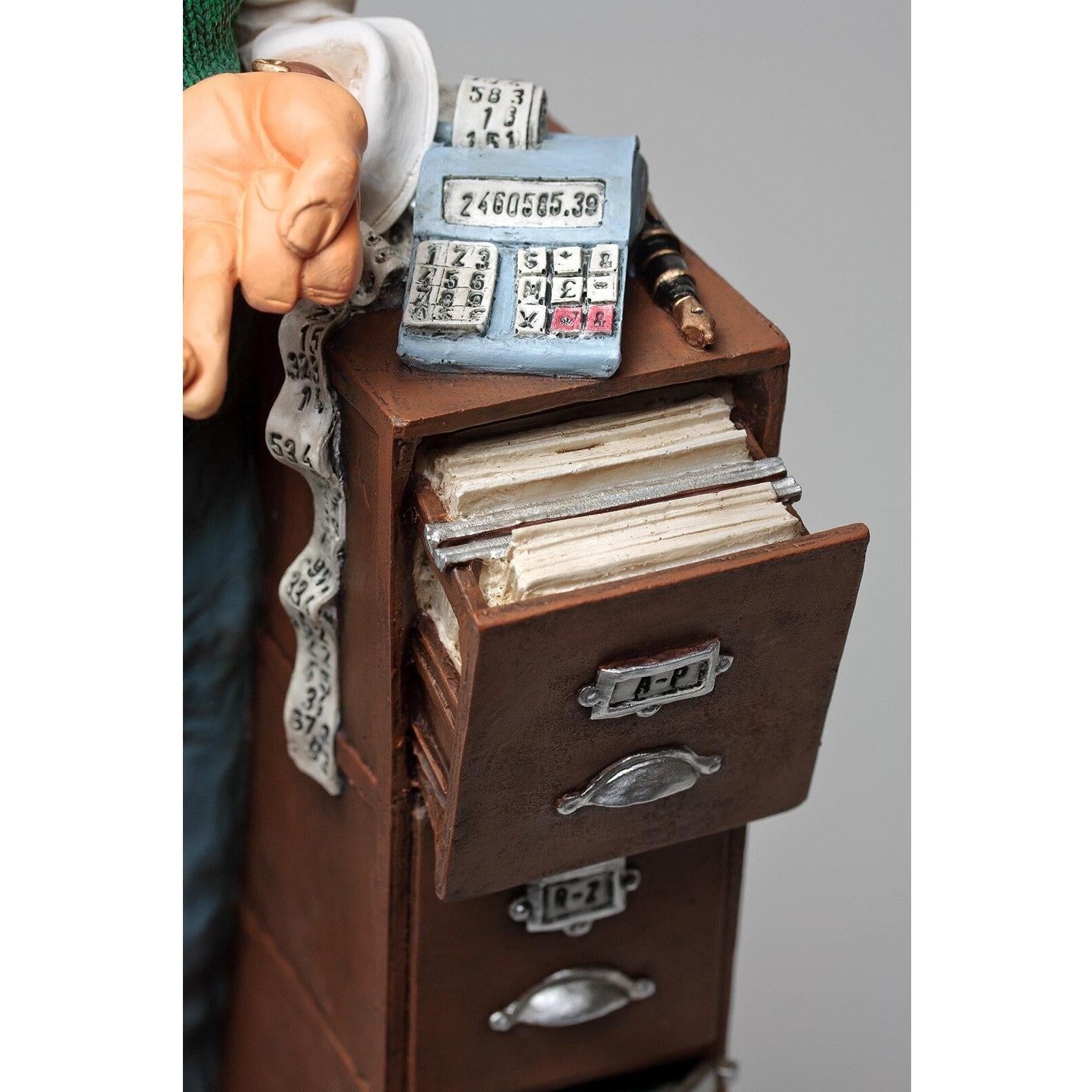 FO85536 Guillermo Forchino The Accountant | Curios & Collectibles