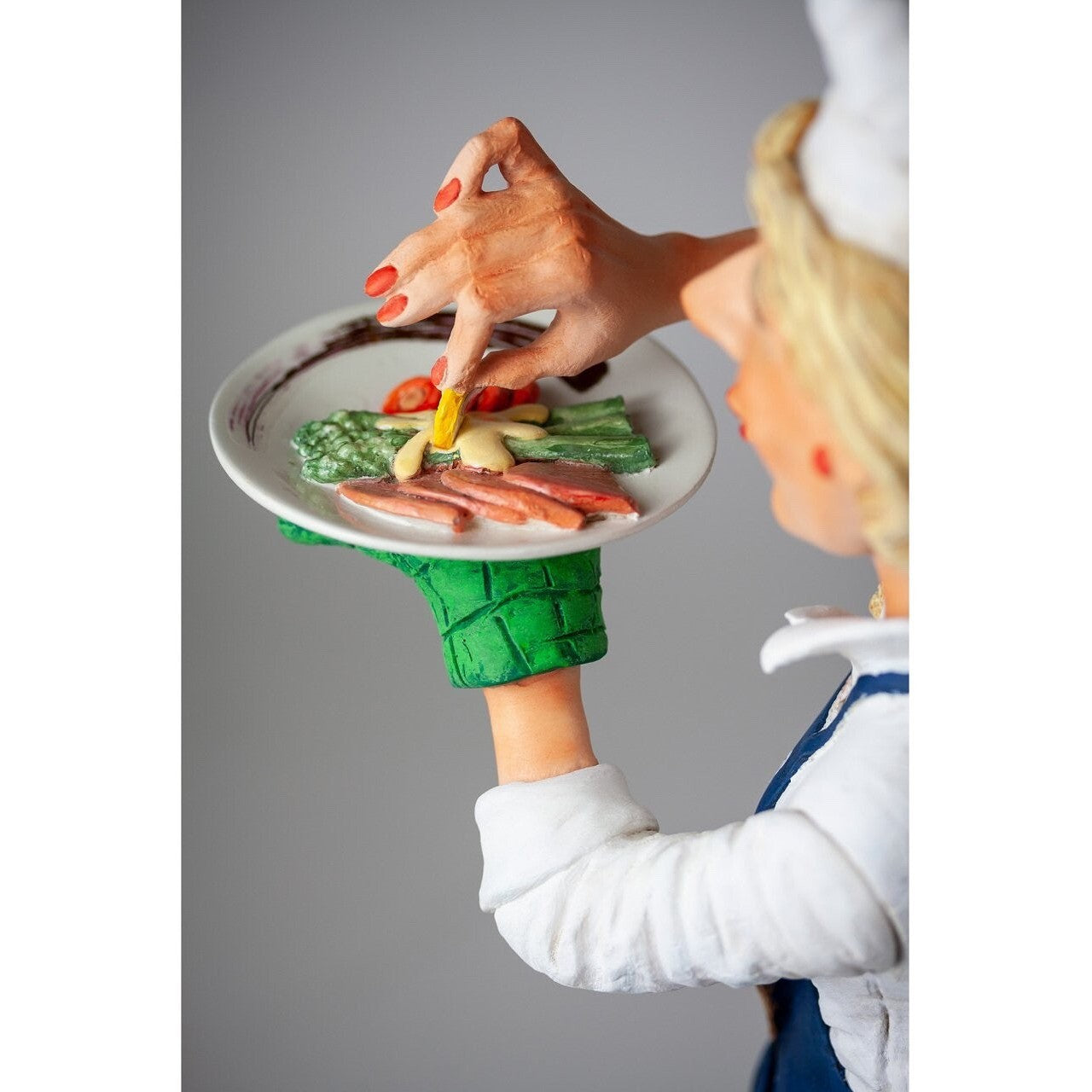 Guillermo Forchino The Lady Cook Figurine FO85549 – Female Chef Gift