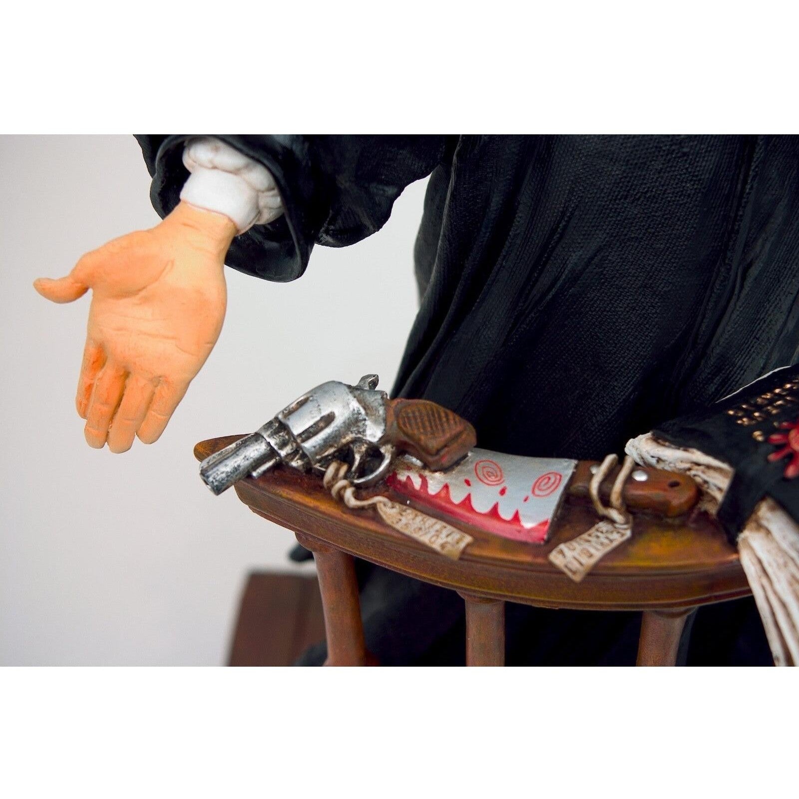 Guillermo Forchino The Lawyer Figurine FO85501 – Sculpture – Attorney