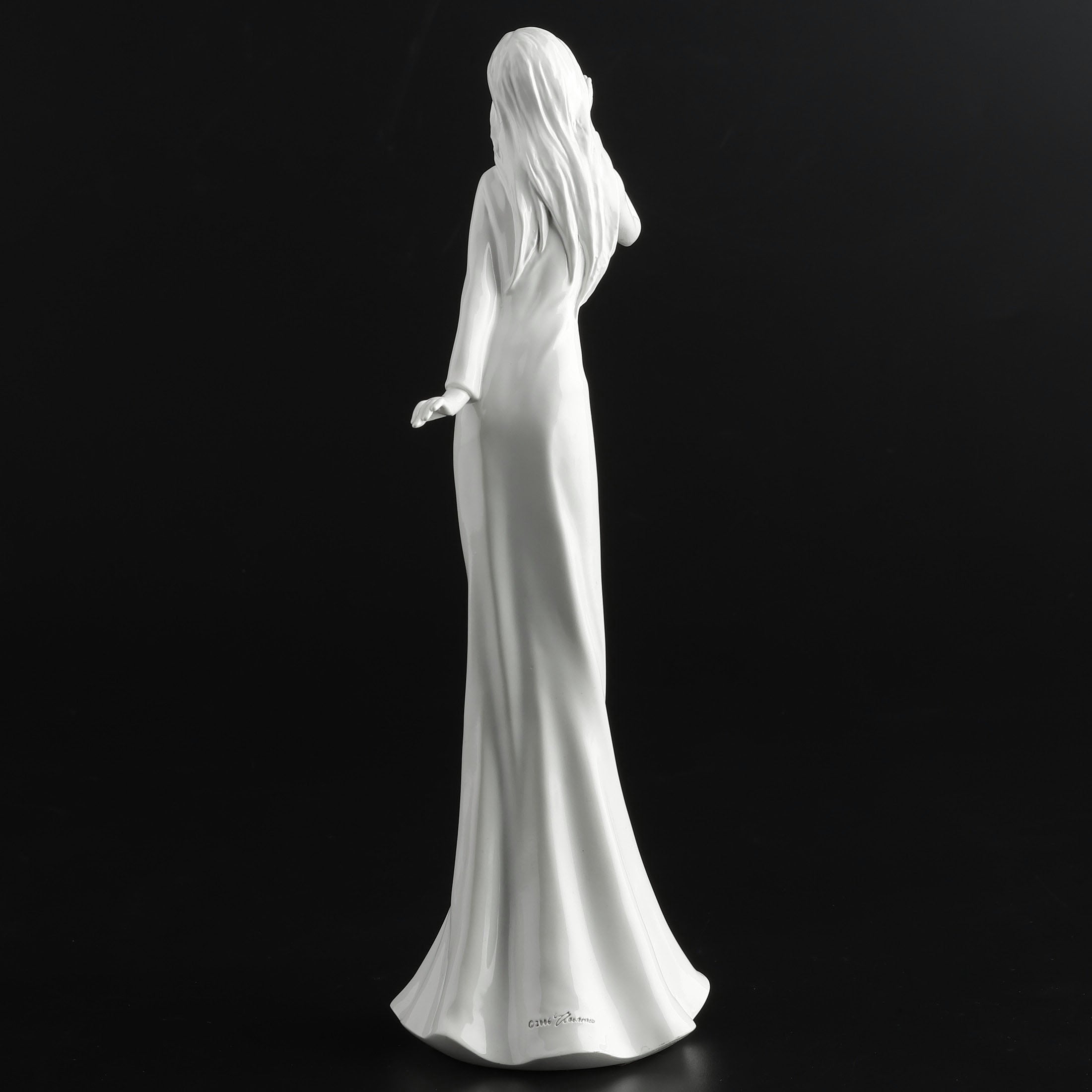 Winged Kiss (White)