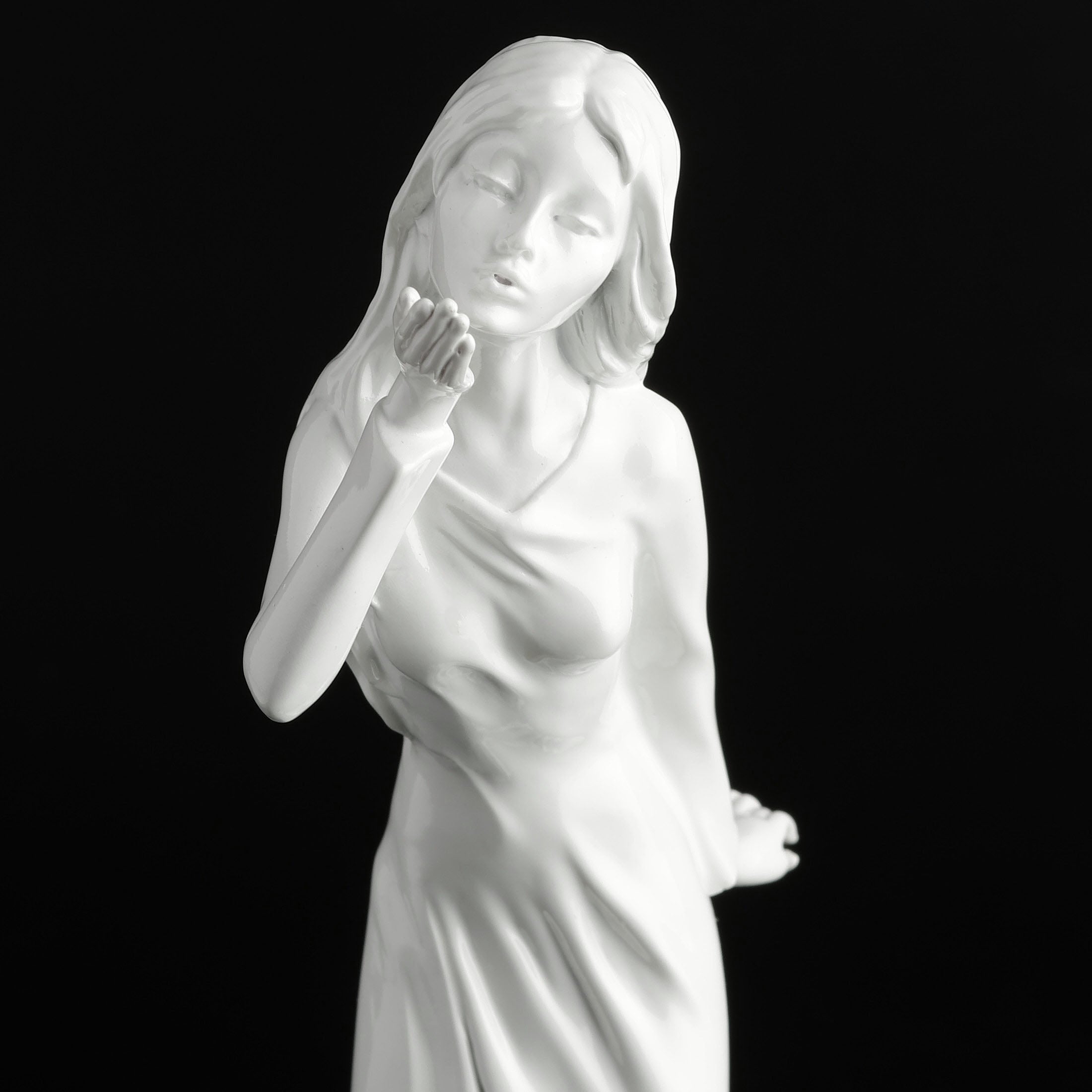 Winged Kiss (White)