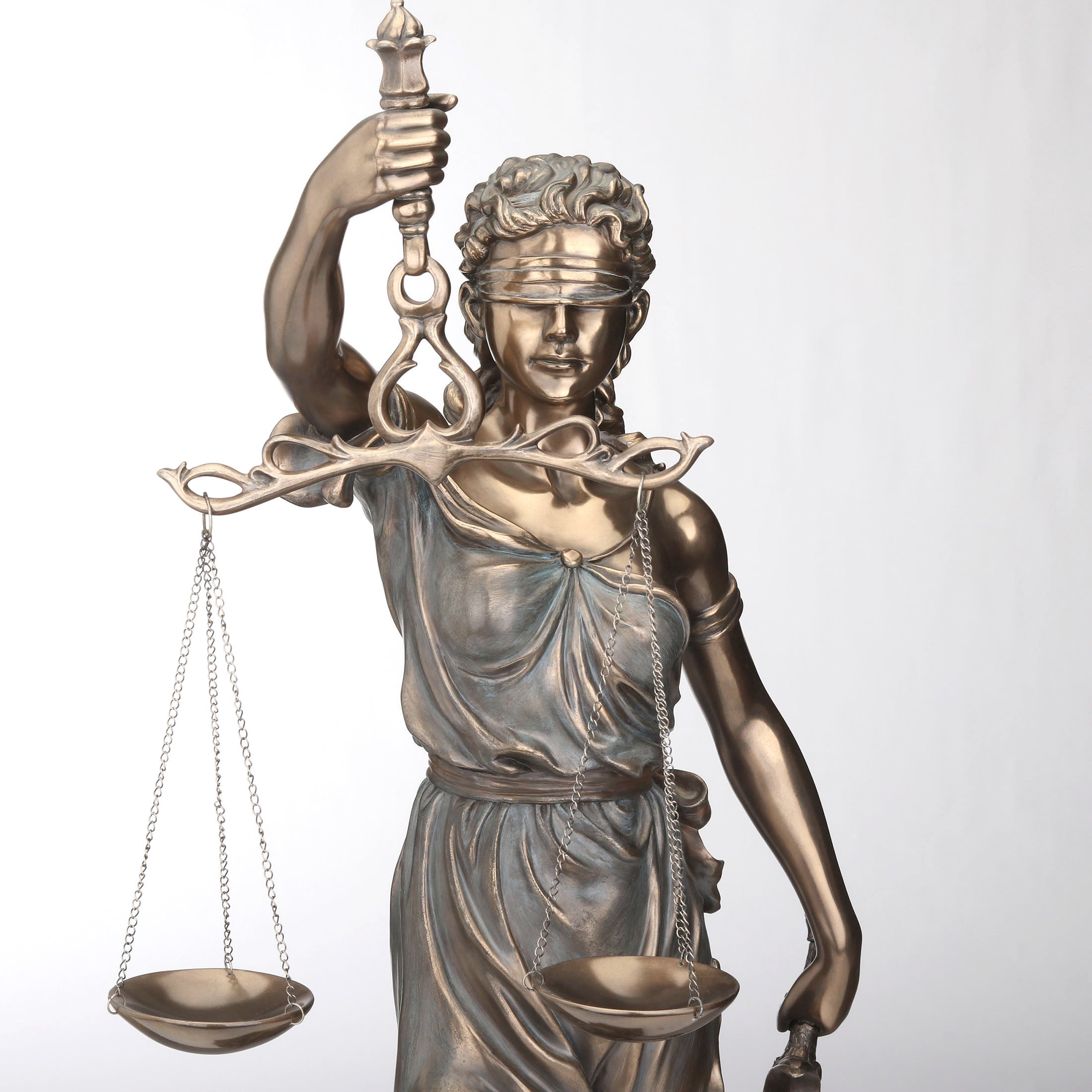 La Justice 28"