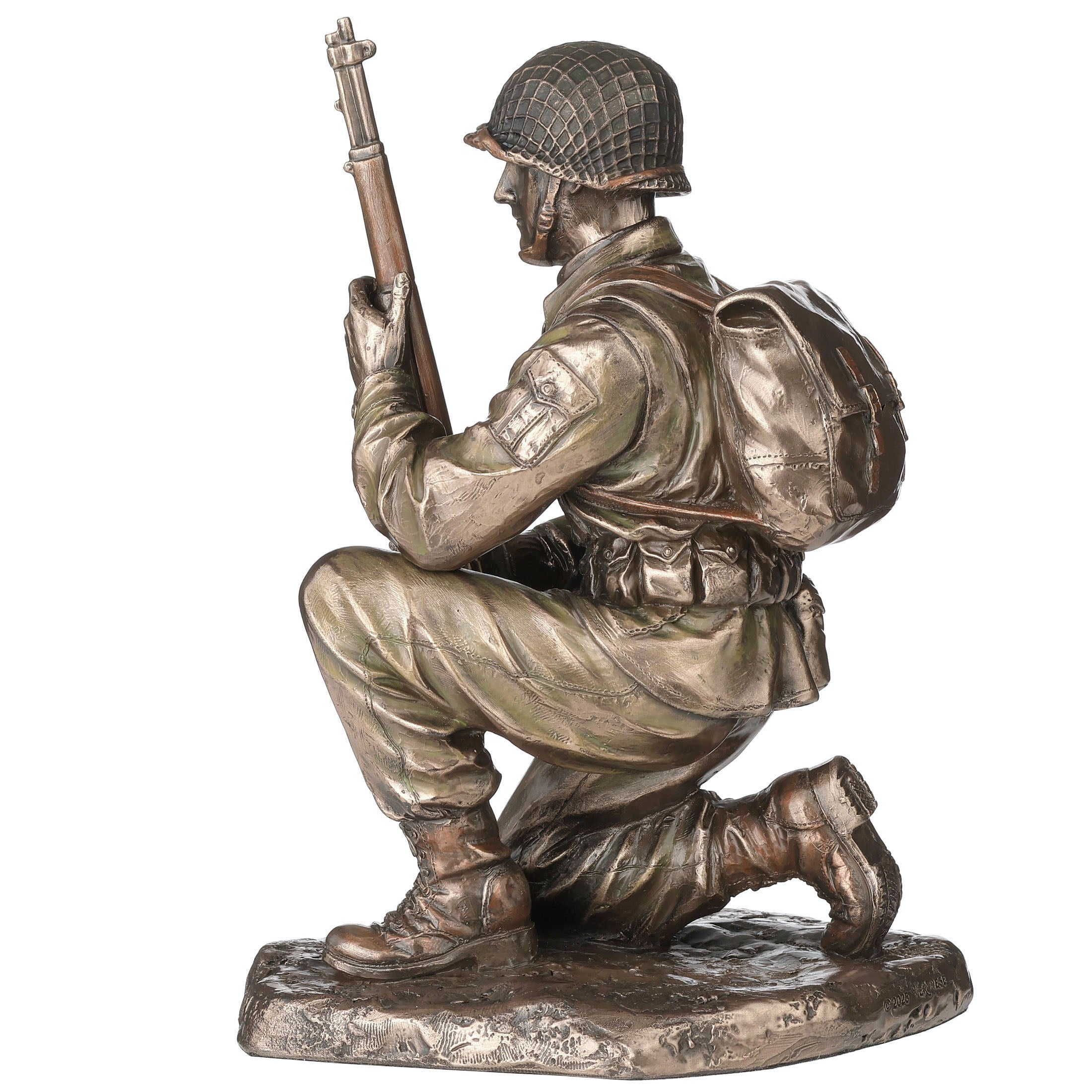 Us Army Kneeling Soldier Carrying Rifle