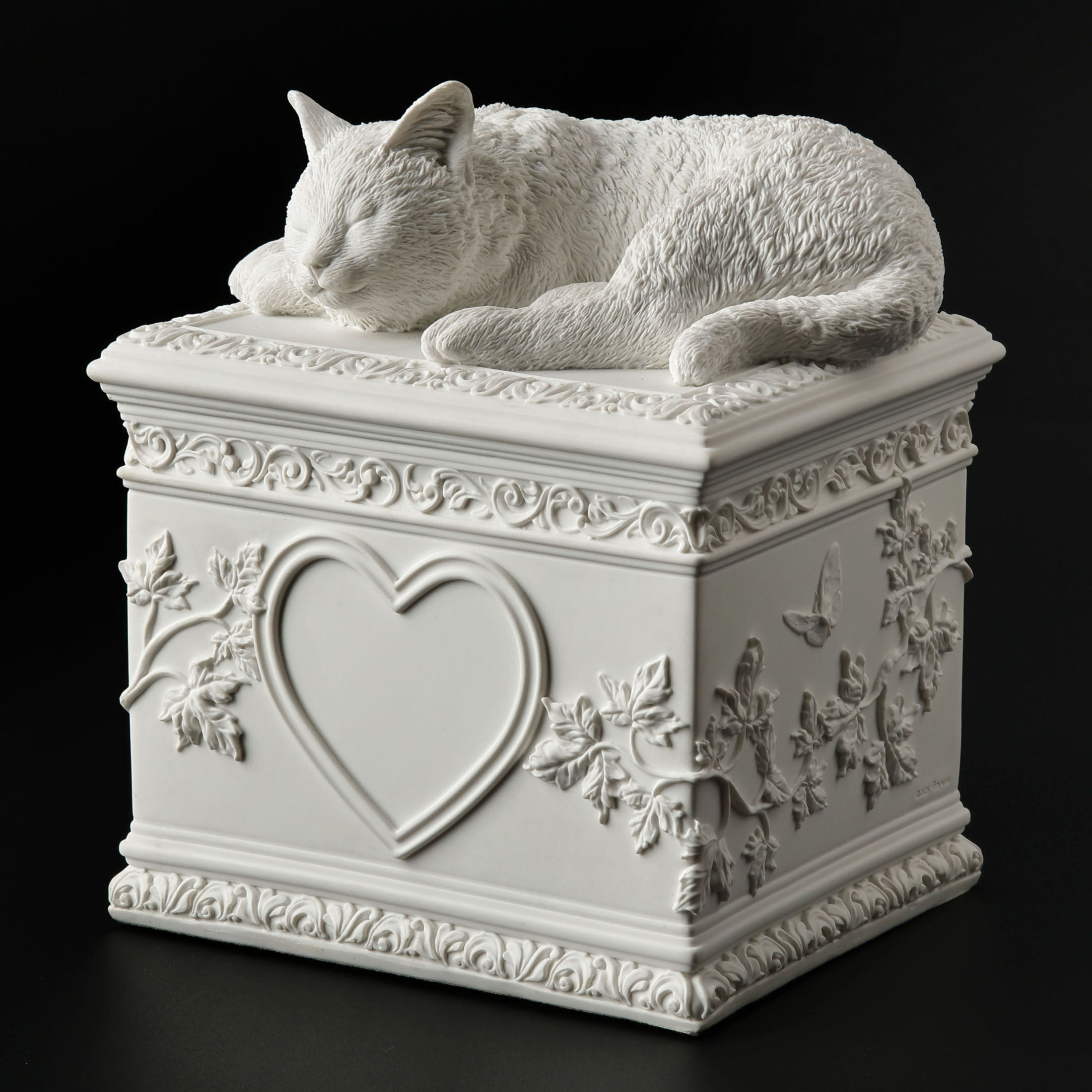 Sleeping Cat Memorial Urn With Heart Shaped Photo Frame (1200Ml)