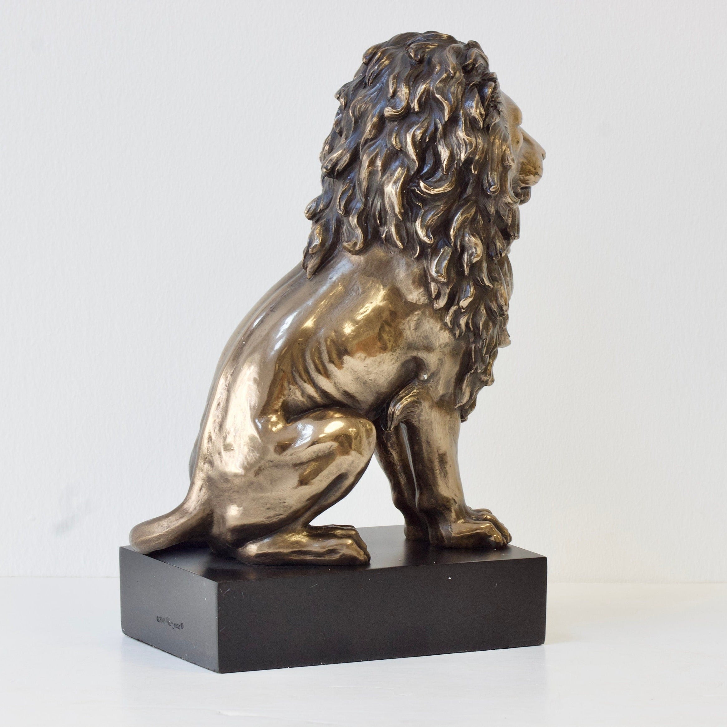 Lion Sitting on The Pedestal Statue