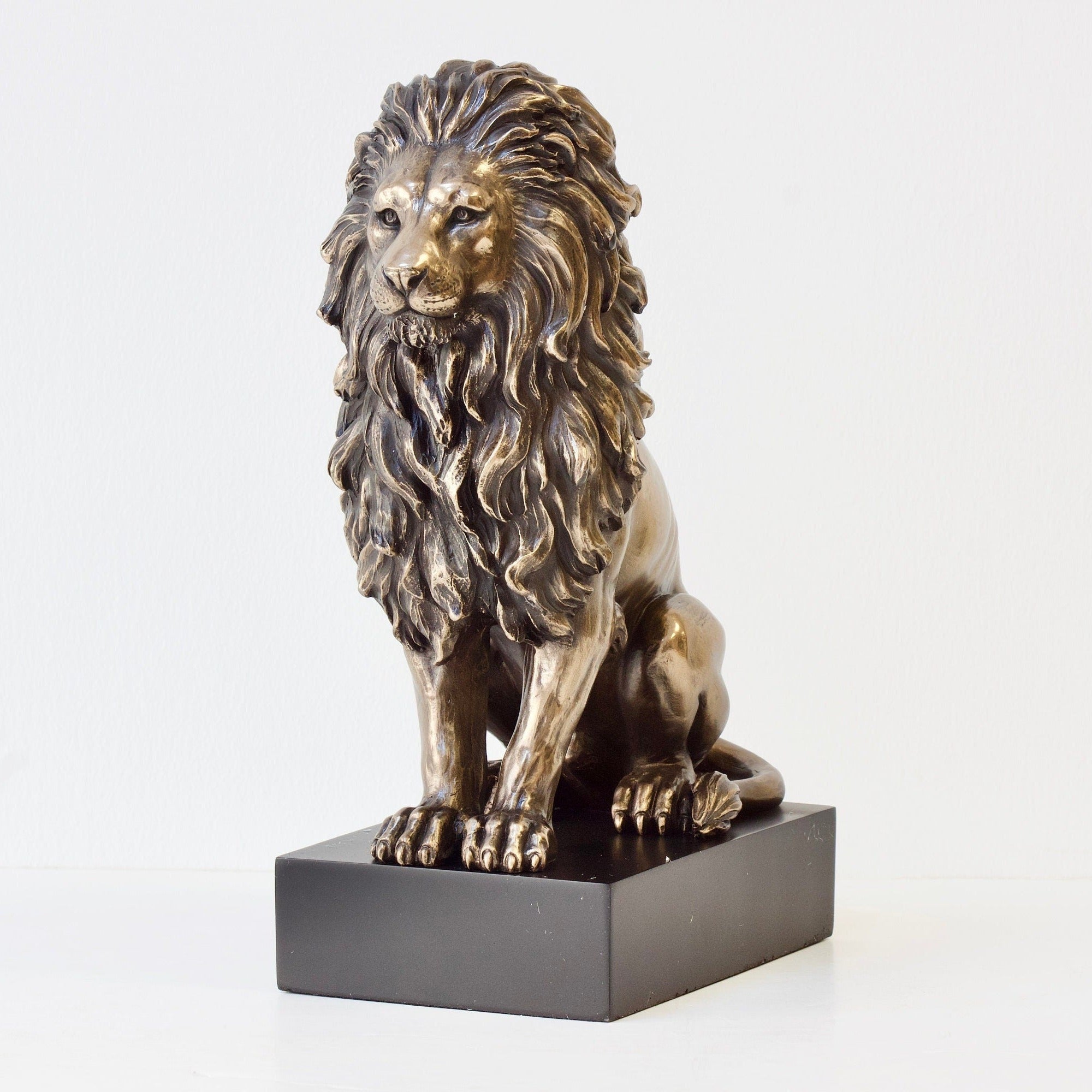 Lion Sitting on The Pedestal Statue