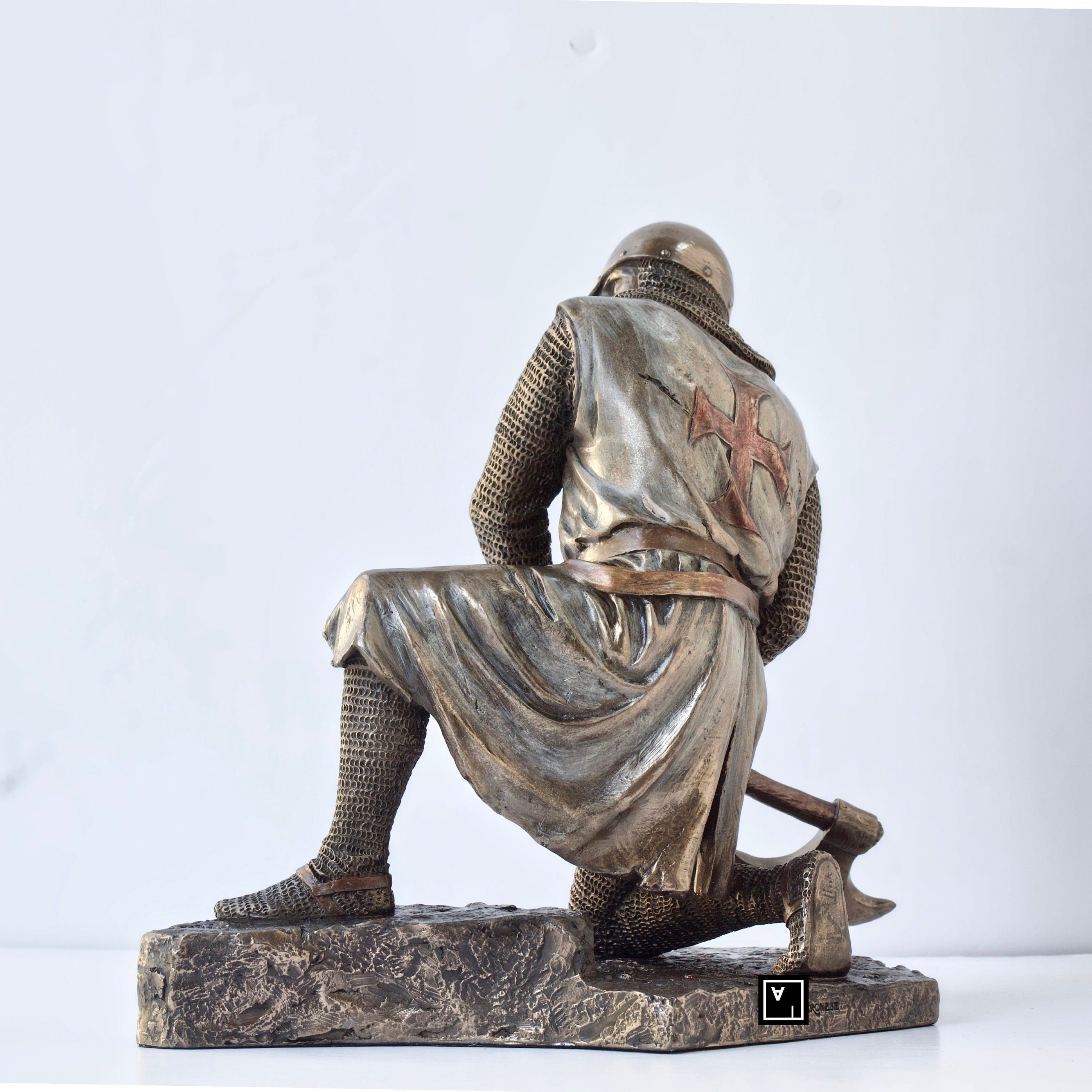 Medieval Cruaseders Knights Battle Statue (separable)