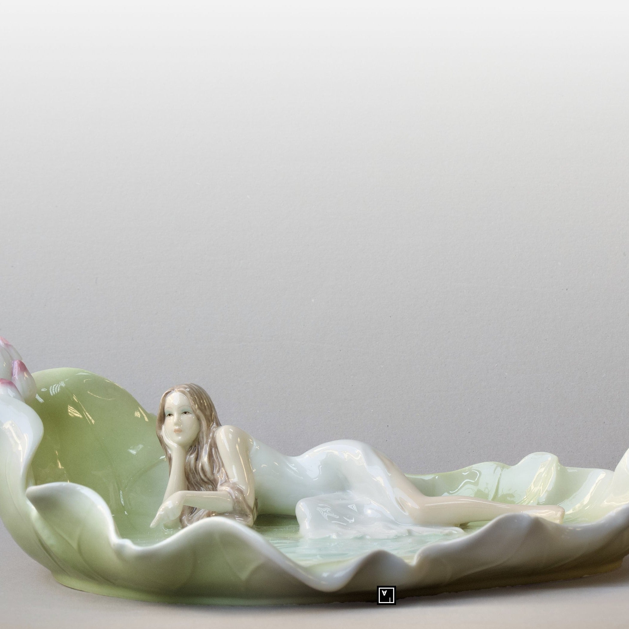 Maiden on Lotus Leaf Porcelain Tray