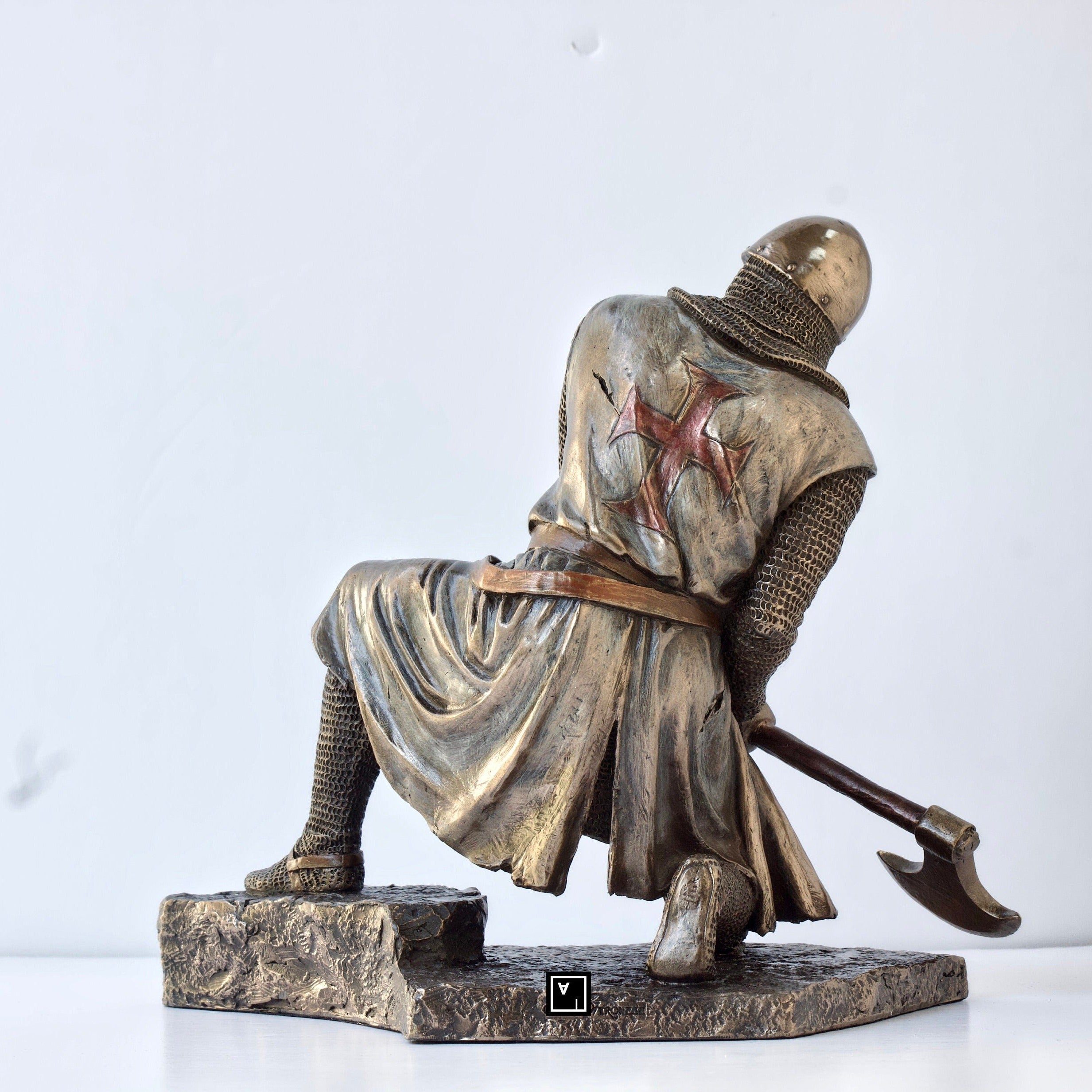 Medieval Cruaseders Knights Battle Statue (separable)