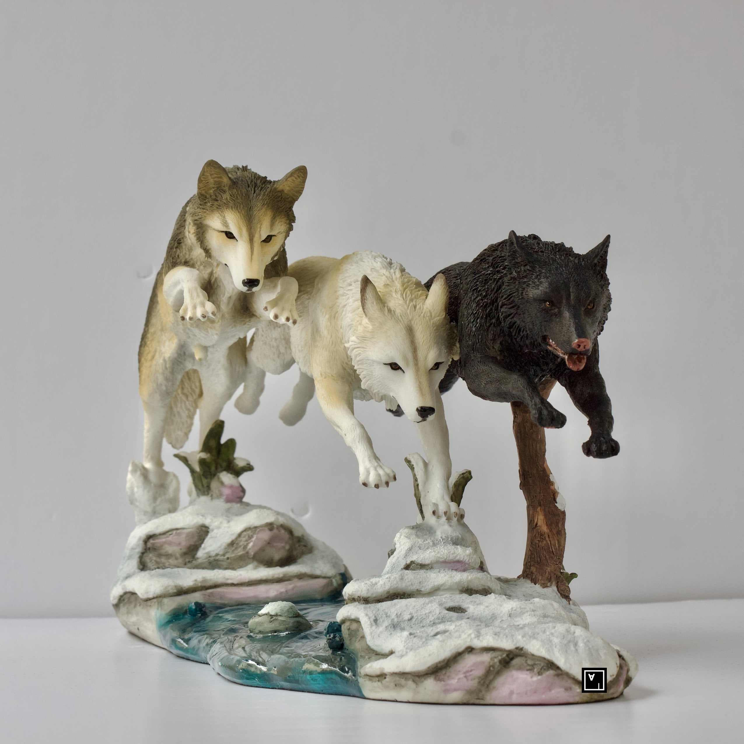 Wolf Pack Statue