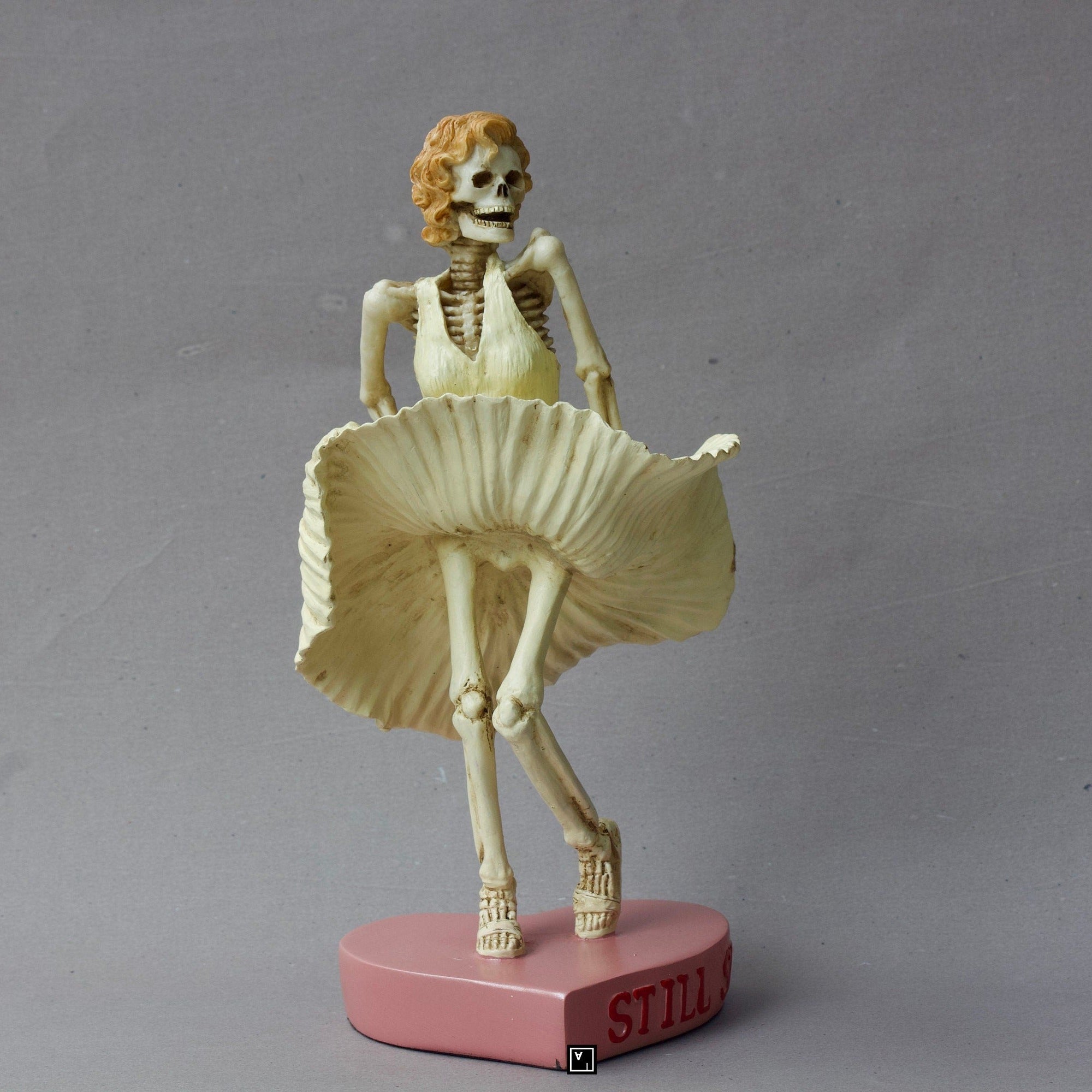 Skeleton Marilyn Monroe Polyresin Statue: Hand-Painted Collectible