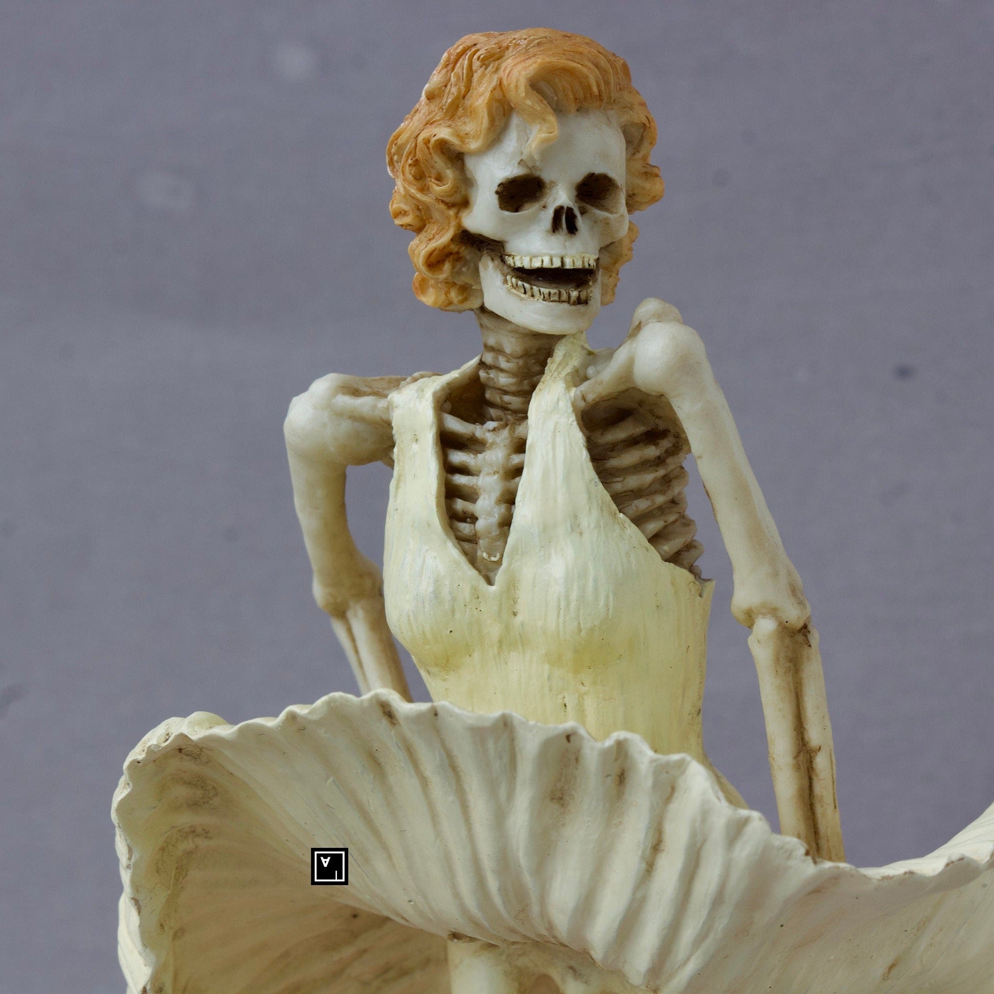 Skeleton Marilyn Monroe Polyresin Statue: Hand-Painted Collectible