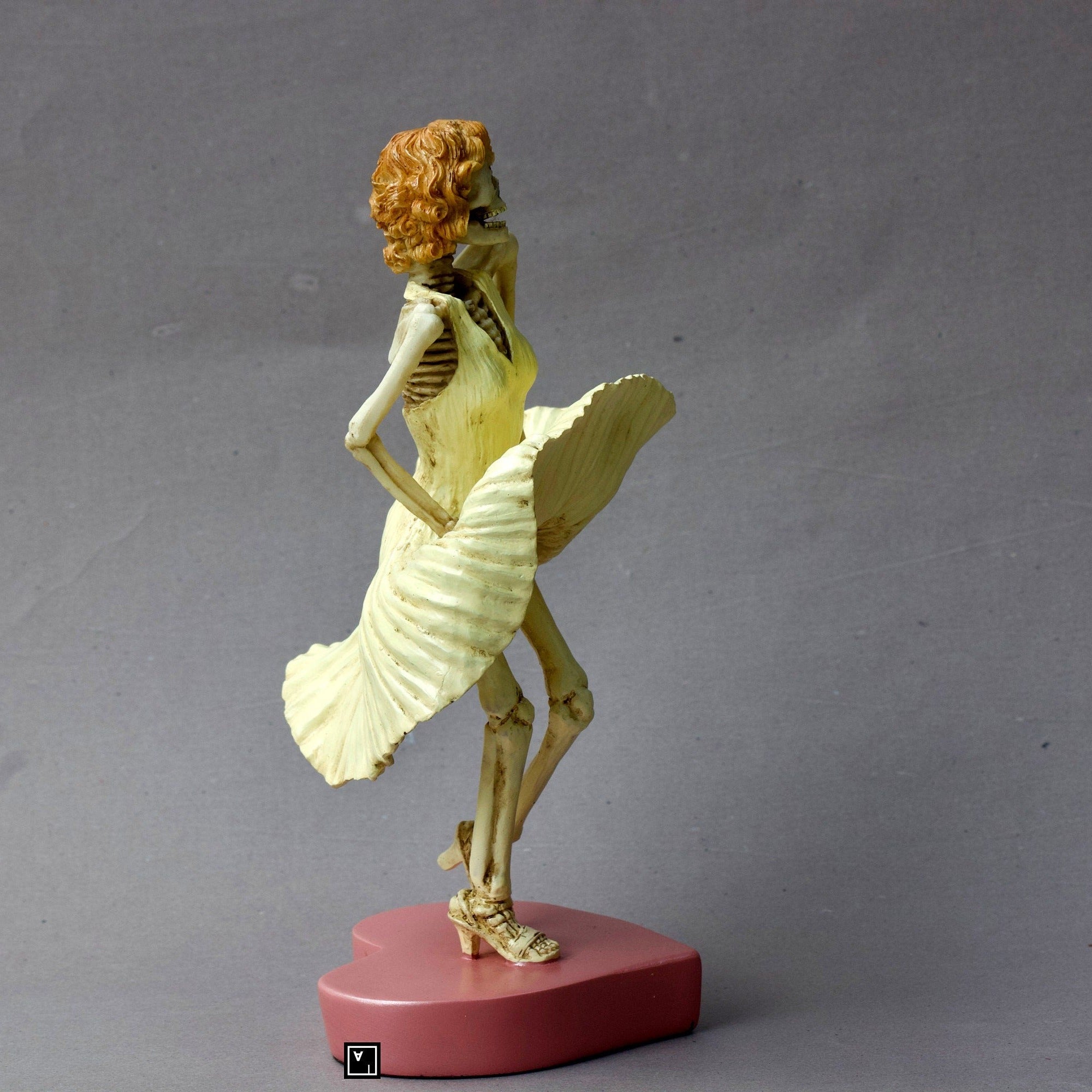 Skeleton Marilyn Monroe Polyresin Statue: Hand-Painted Collectible