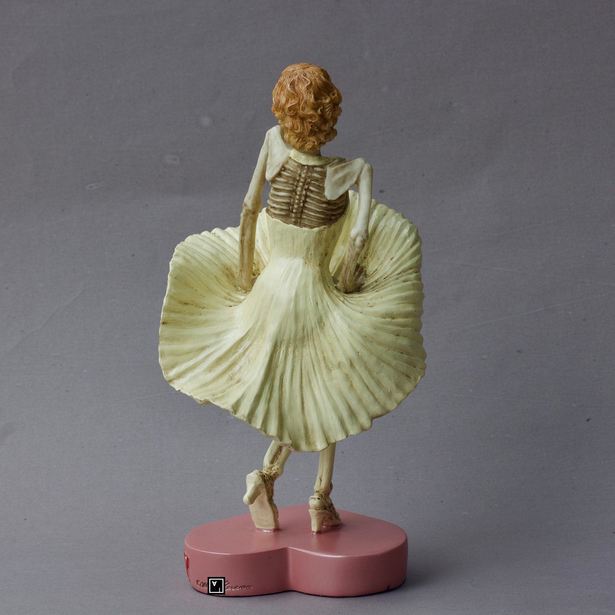 Skeleton Marilyn Monroe Polyresin Statue: Hand-Painted Collectible