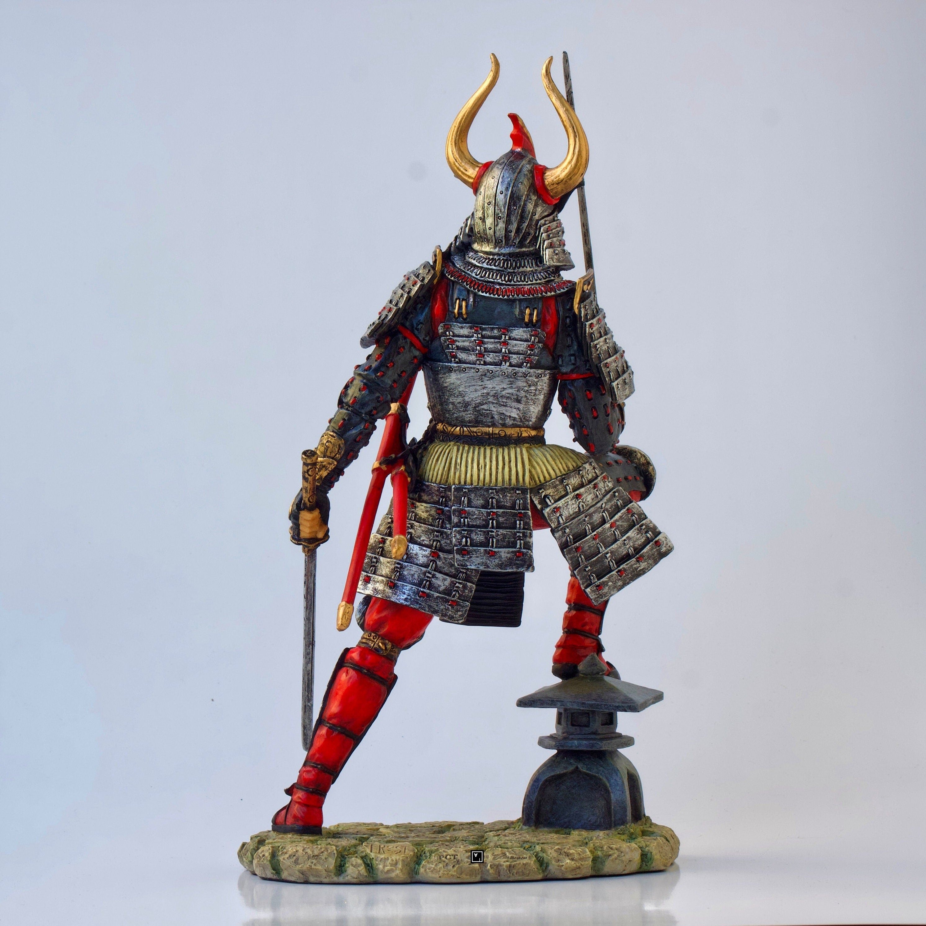 Oda Nobunaga Samurai Statue: 10-Inch Resin Sculpture with Katanas