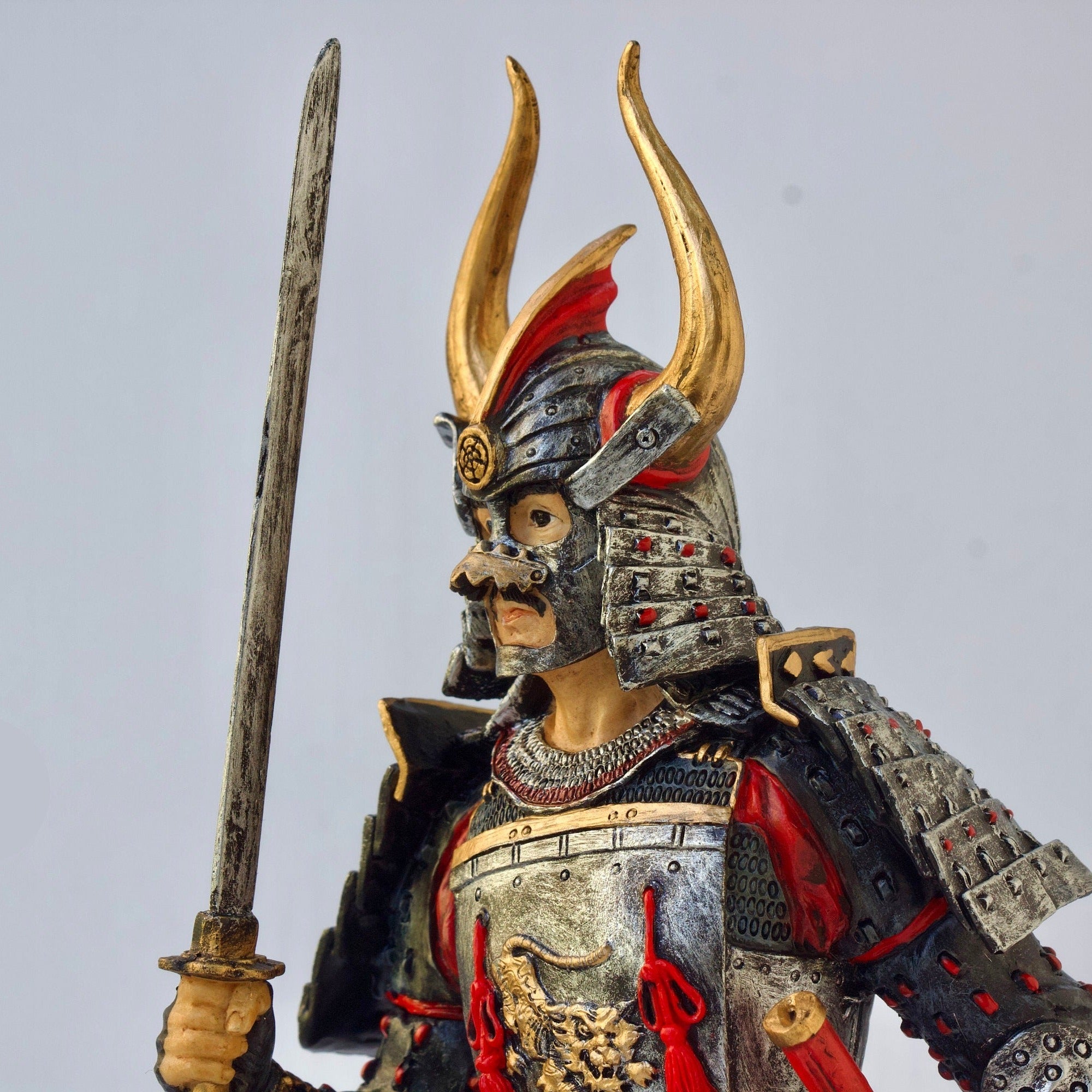 Oda Nobunaga Samurai Statue: 10-Inch Resin Sculpture with Katanas
