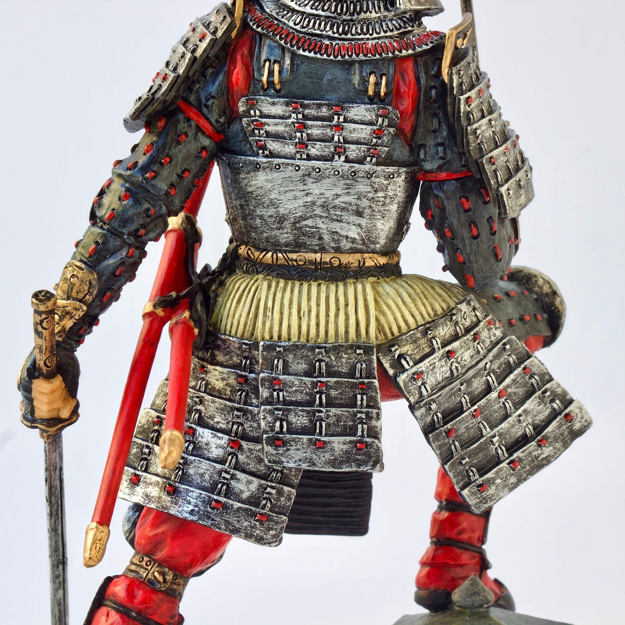 Oda Nobunaga Samurai Statue: 10-Inch Resin Sculpture with Katanas