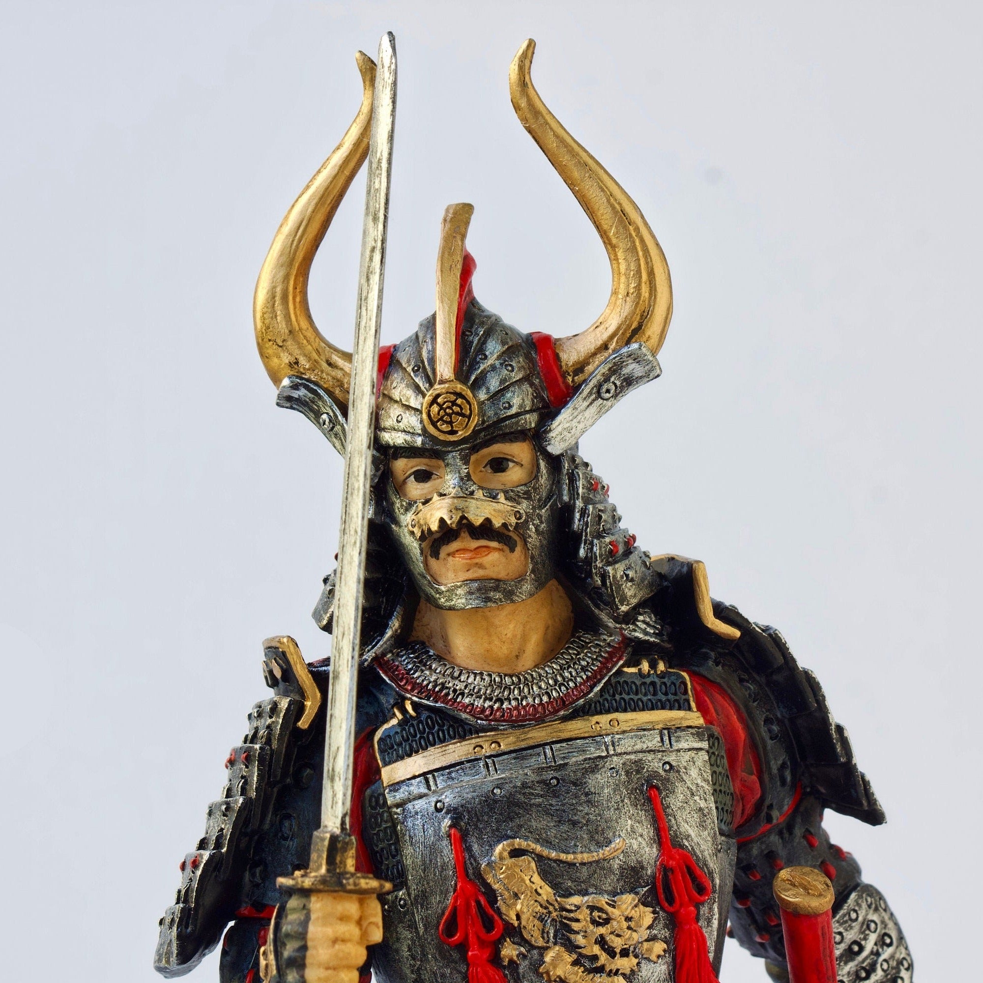 Oda Nobunaga Samurai Statue: 10-Inch Resin Sculpture with Katanas