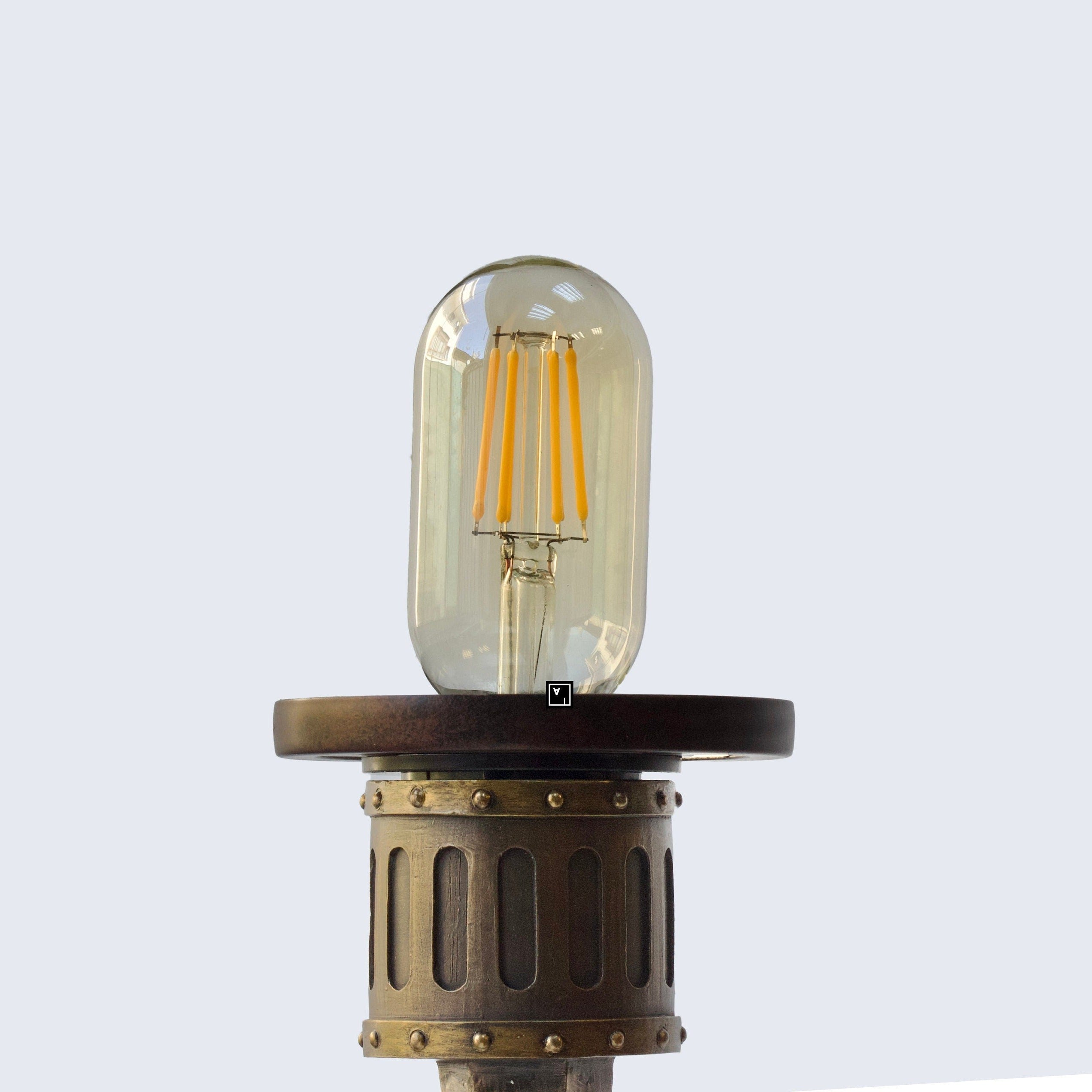 Steampunk Movie Projector Lamp: Retro Camera Style