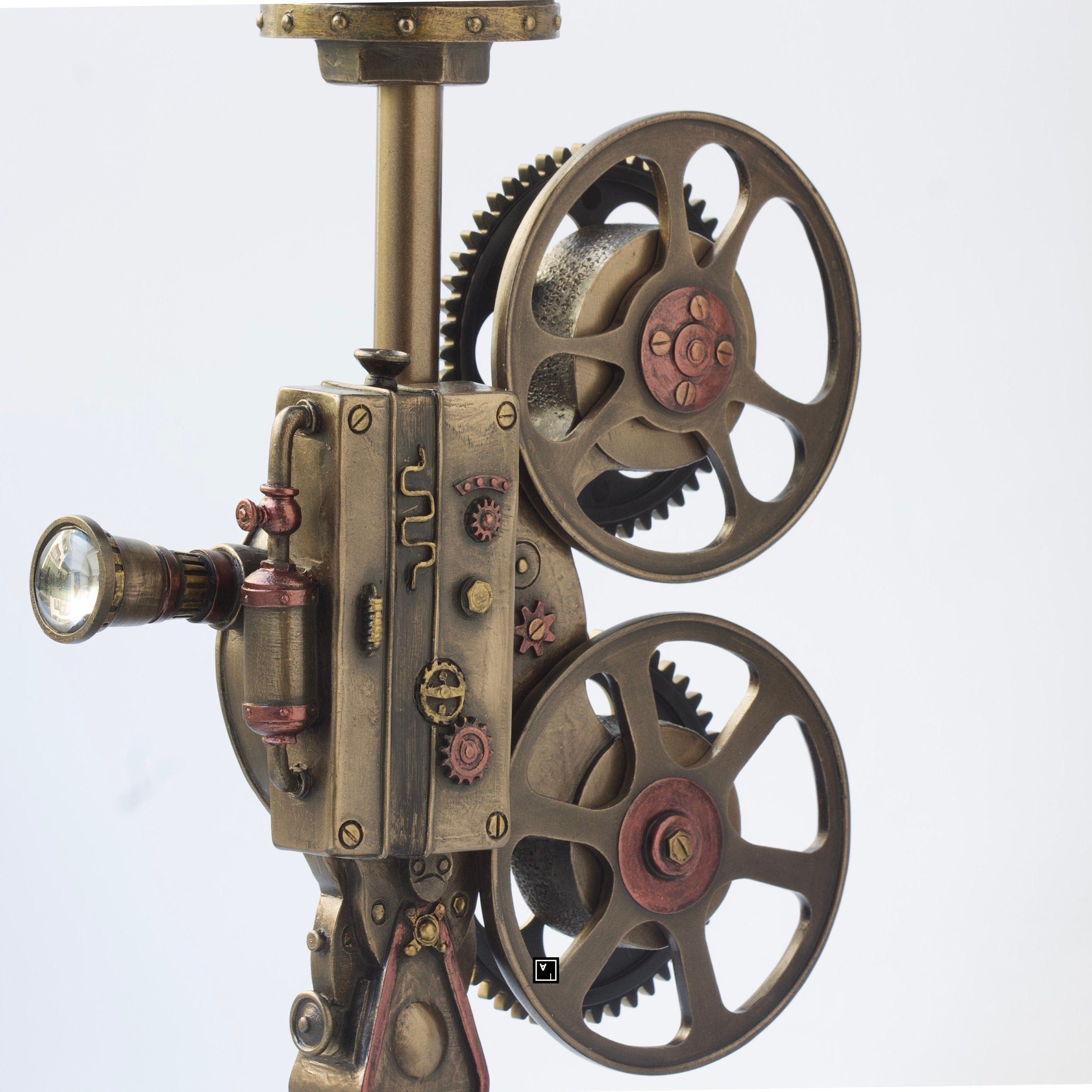 Steampunk Movie Projector Lamp: Retro Camera Style