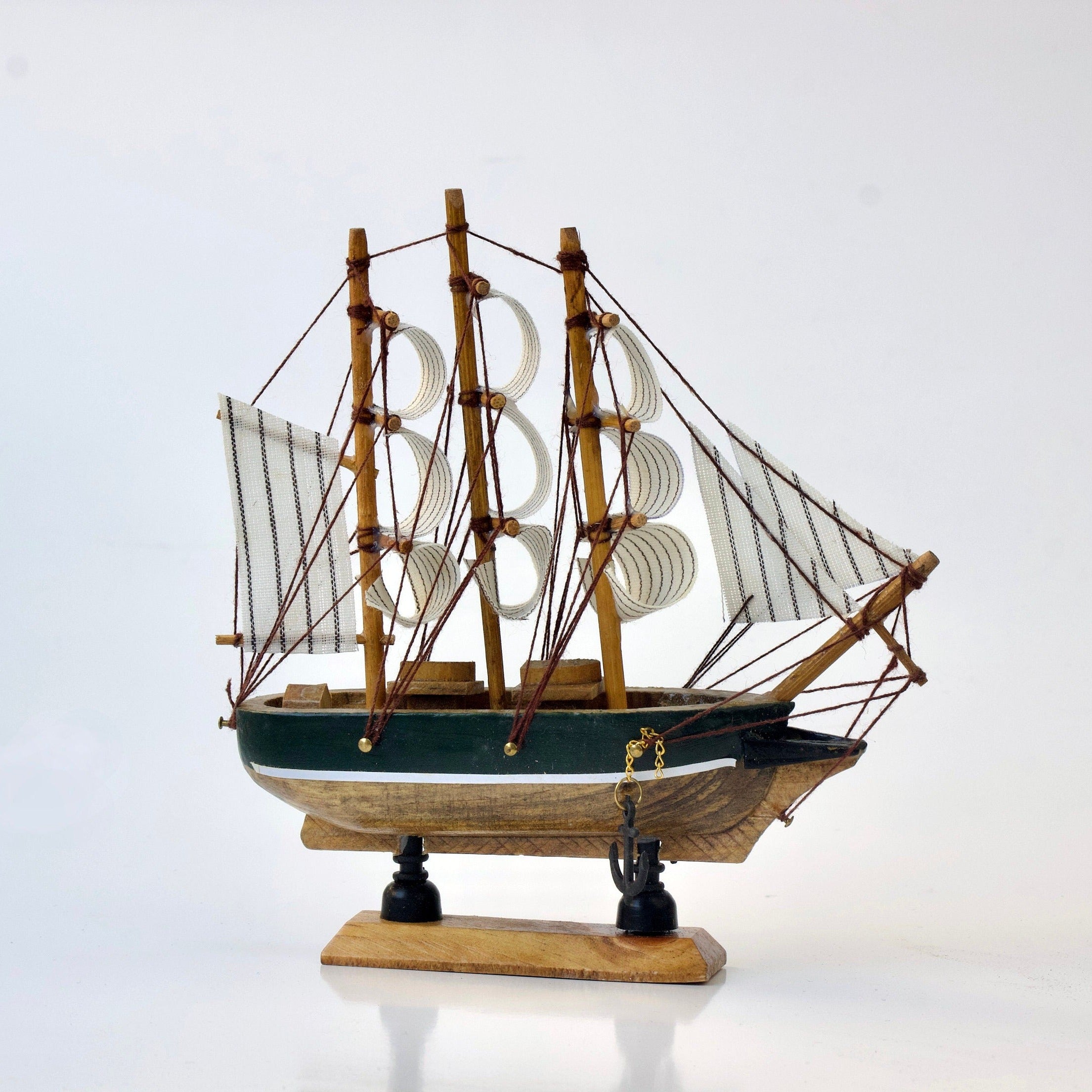 Wooden Cutty Sark Model Ship: British Clipper Replica (16cm)