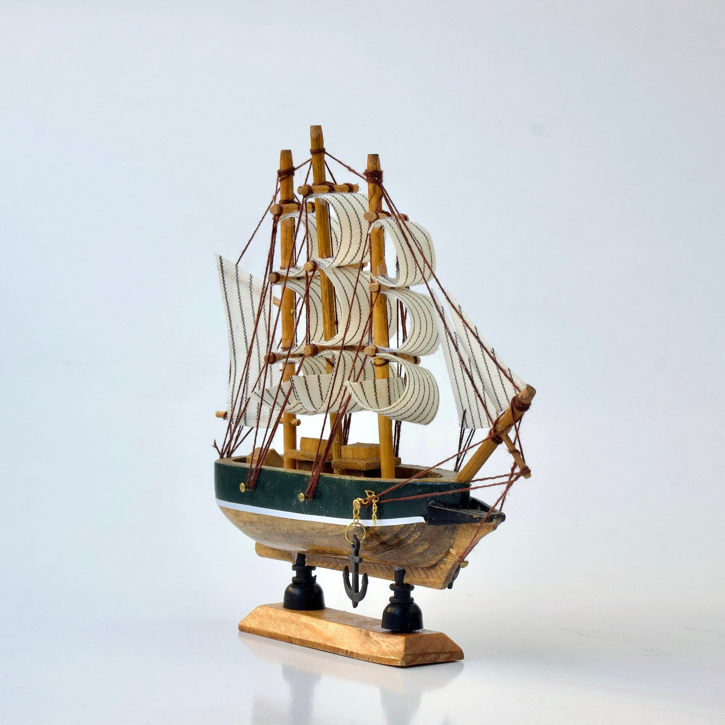 Wooden Cutty Sark Model Ship: British Clipper Replica (16cm)