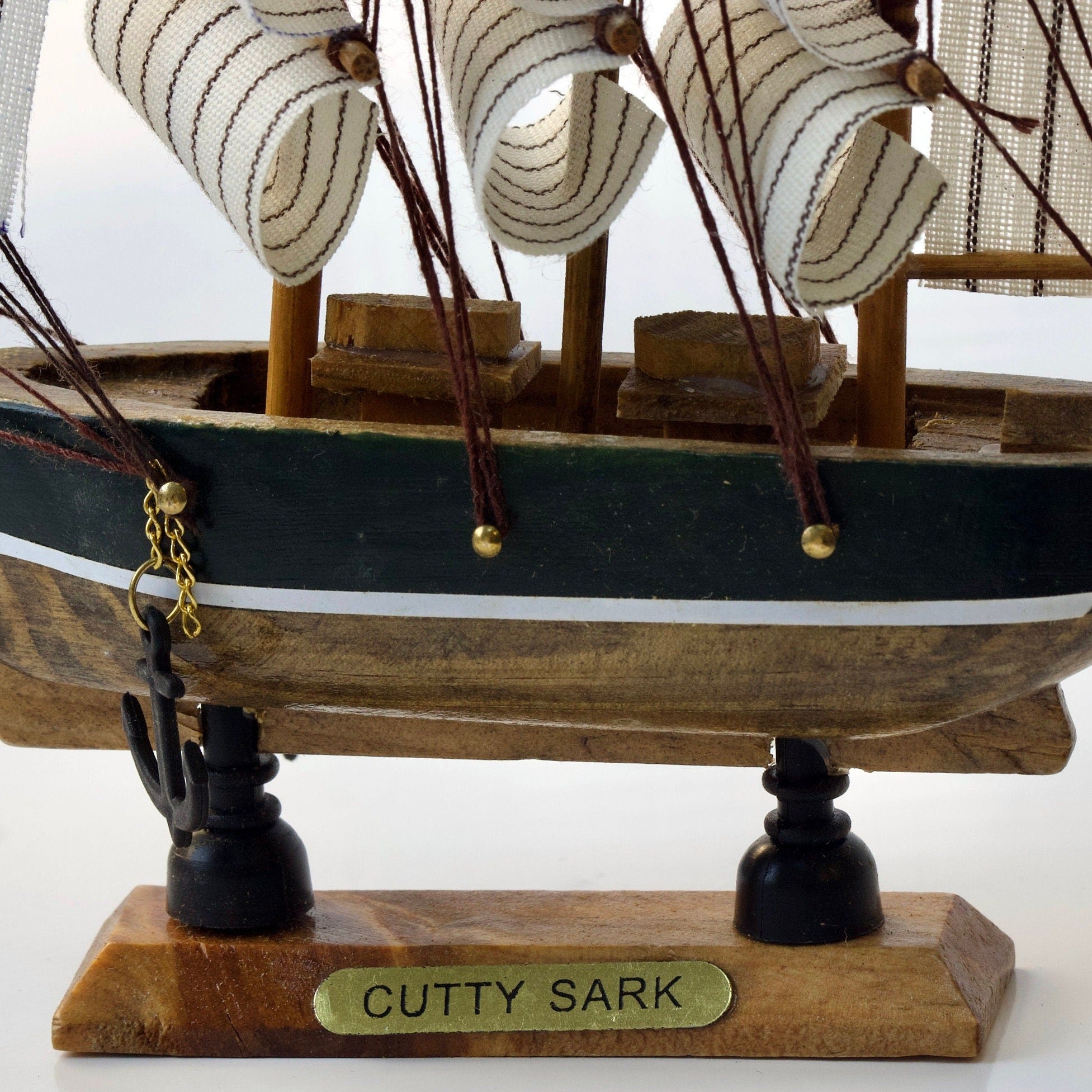 Wooden Cutty Sark Model Ship: British Clipper Replica (16cm)