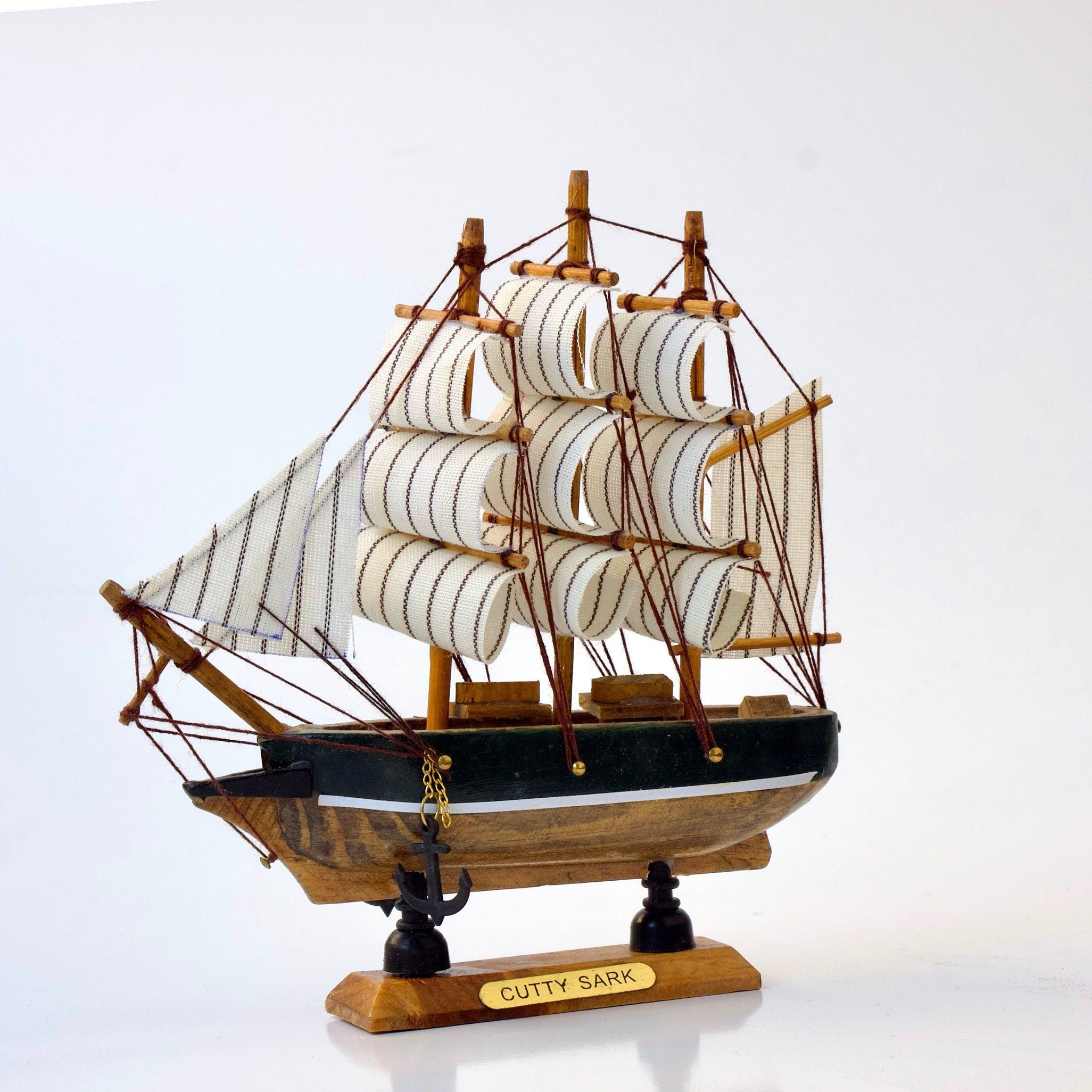 Wooden Cutty Sark Model Ship: British Clipper Replica (16cm)