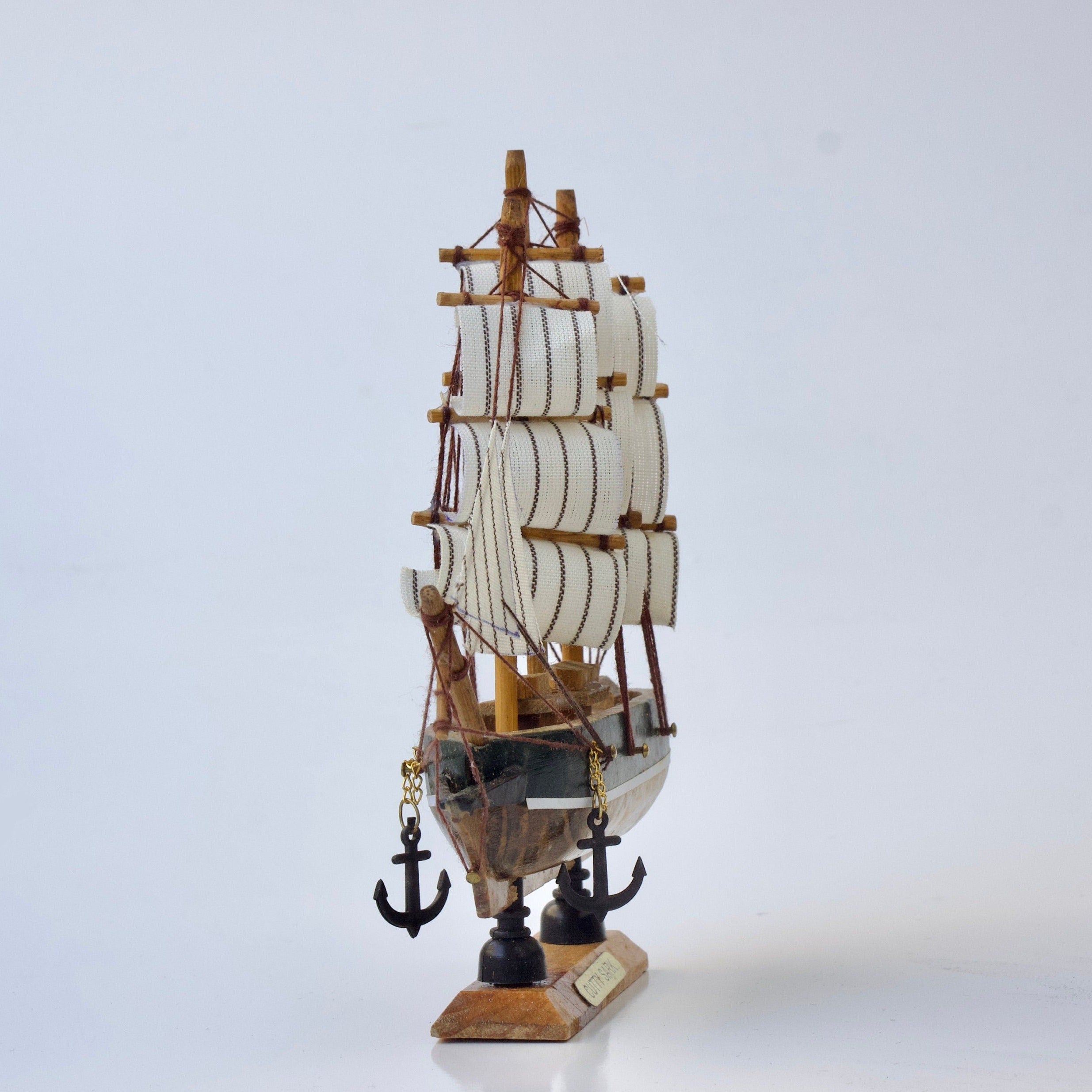 Wooden Cutty Sark Model Ship: British Clipper Replica (16cm)