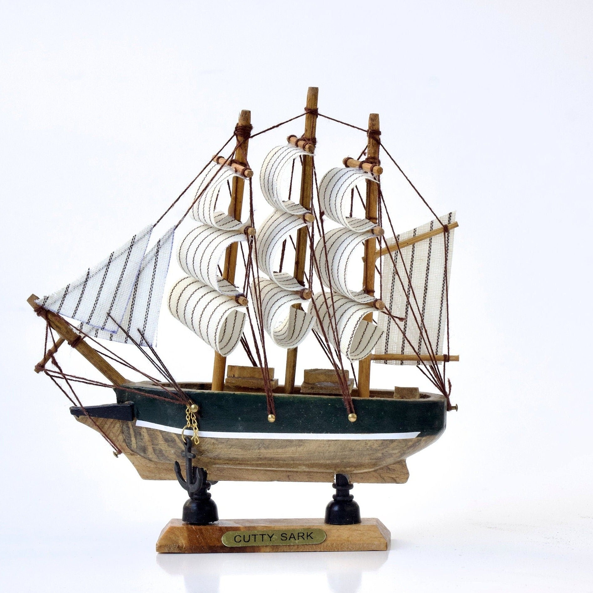 Wooden Cutty Sark Model Ship: British Clipper Replica (16cm)