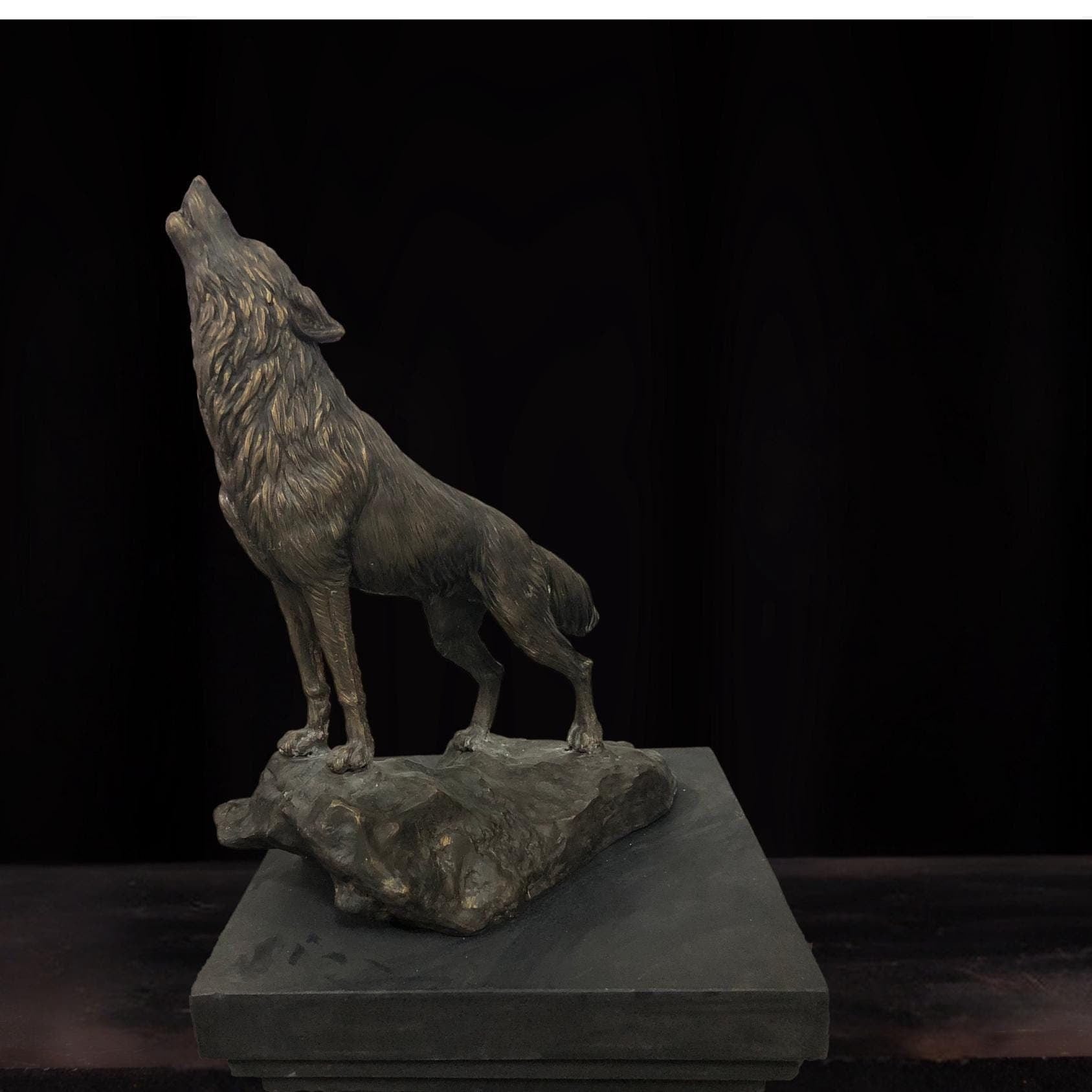 20 Inch Bronze Howling Wolf Sculpture: Outdoor Garden Decor