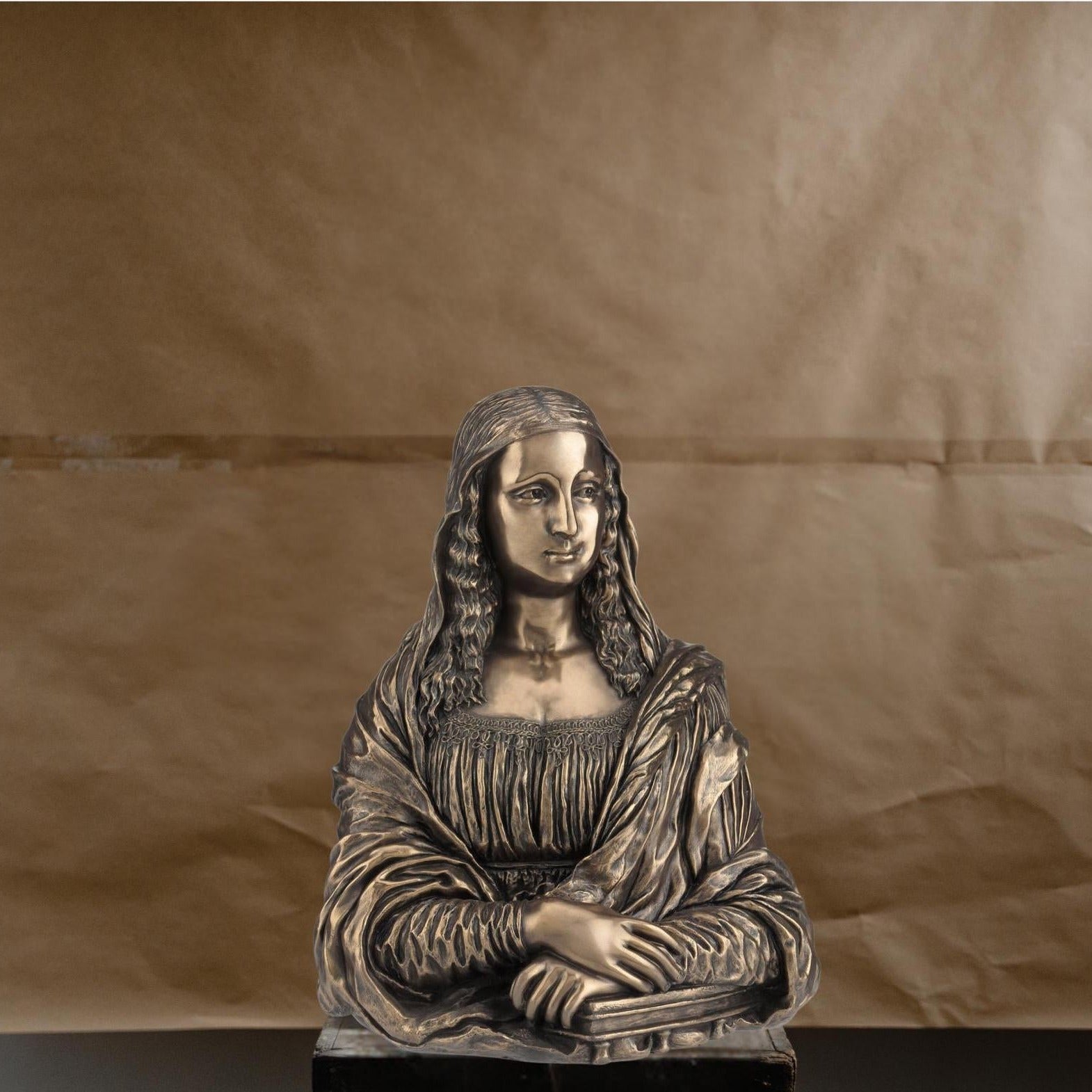 Monalisa Statue Sculpture.