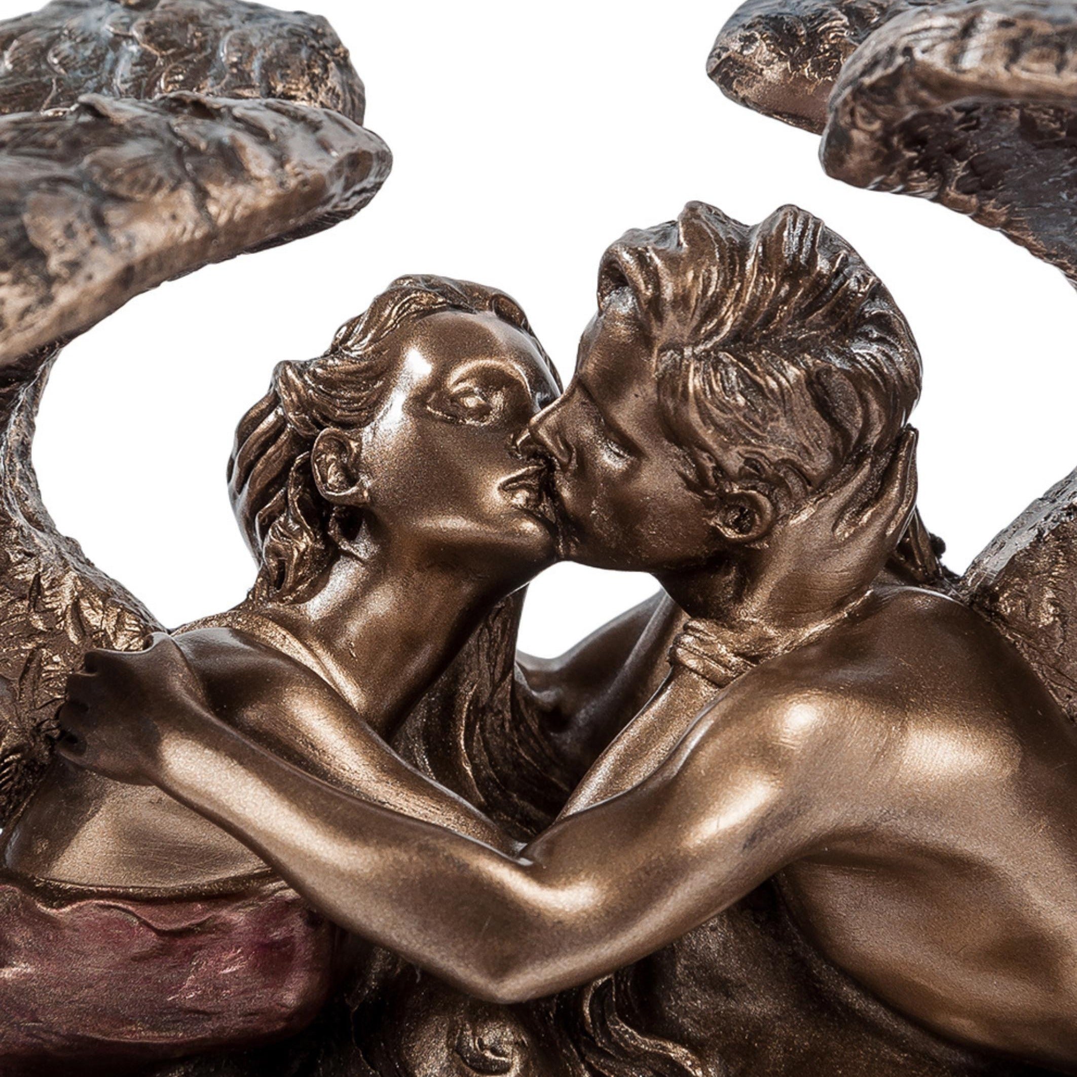 Kissing Angel Statue