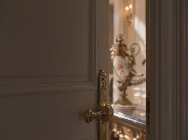 Victorian cornucopia porcelain vase – video